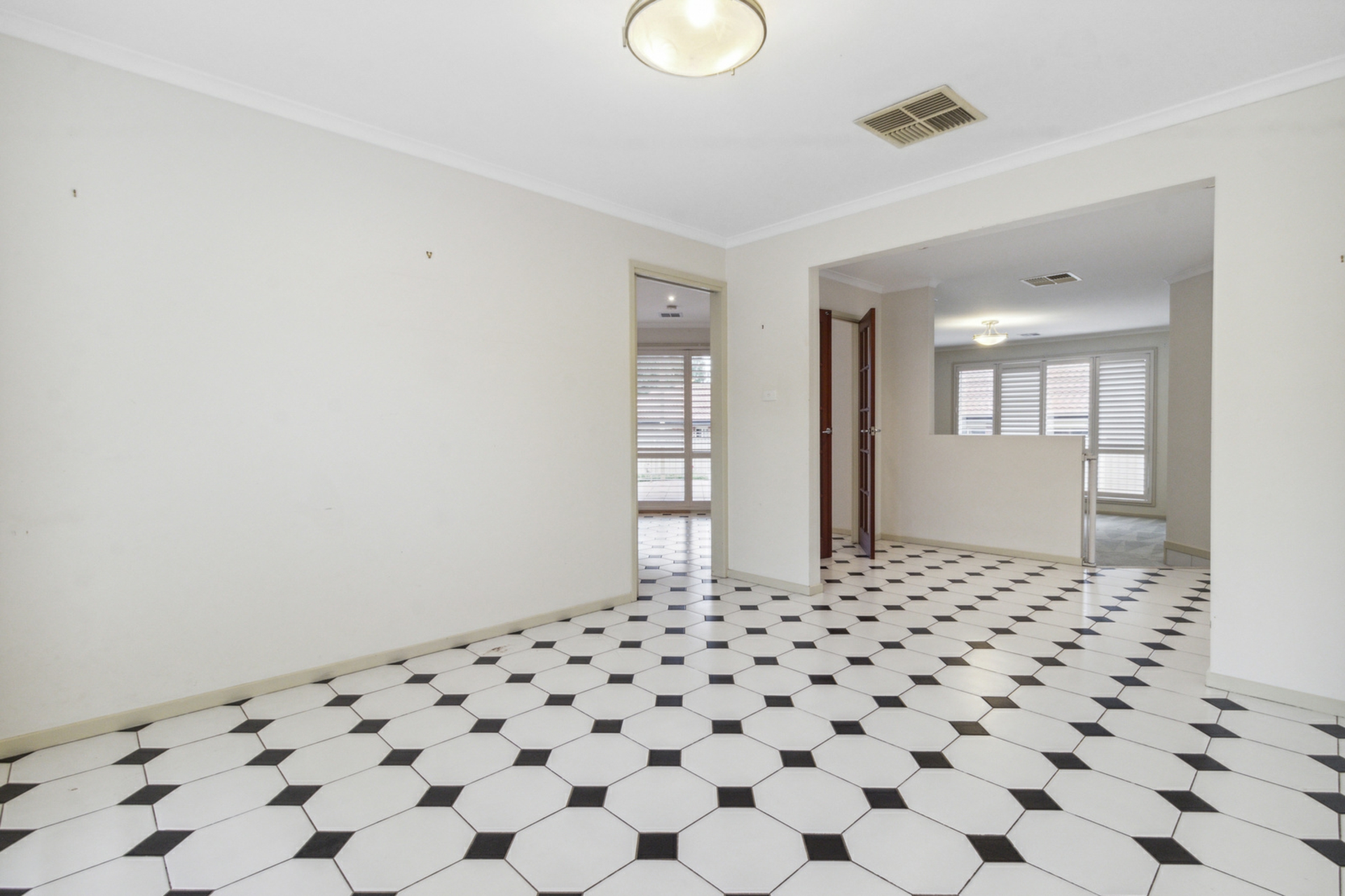 12 Cottam Place, NICHOLLS