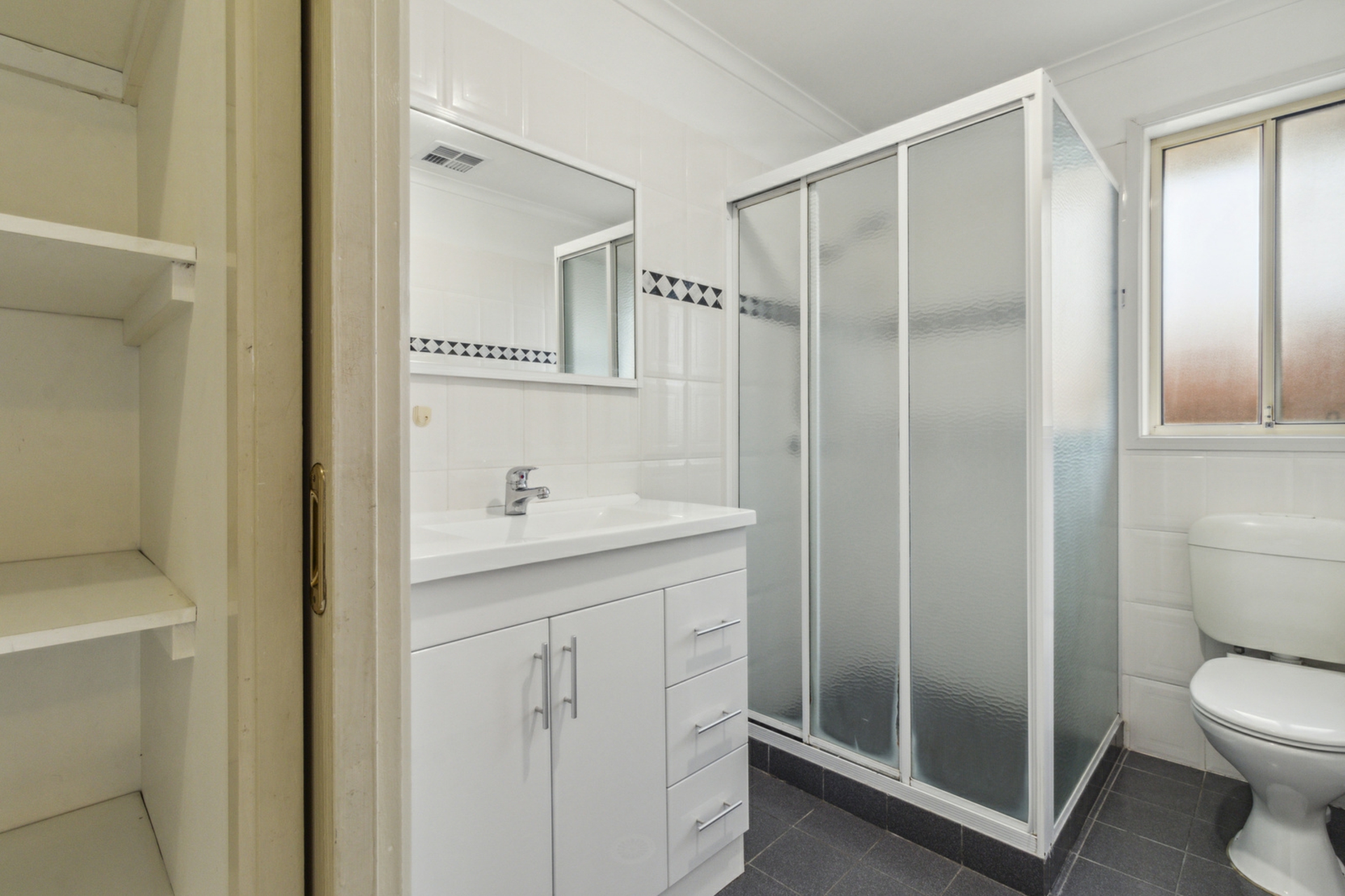 12 Cottam Place, NICHOLLS