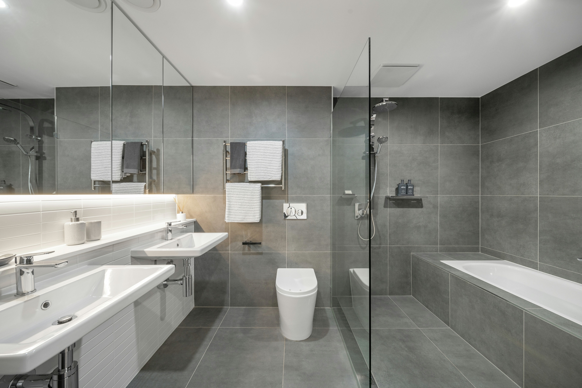 114/81 Constitution Avenue, CAMPBELL