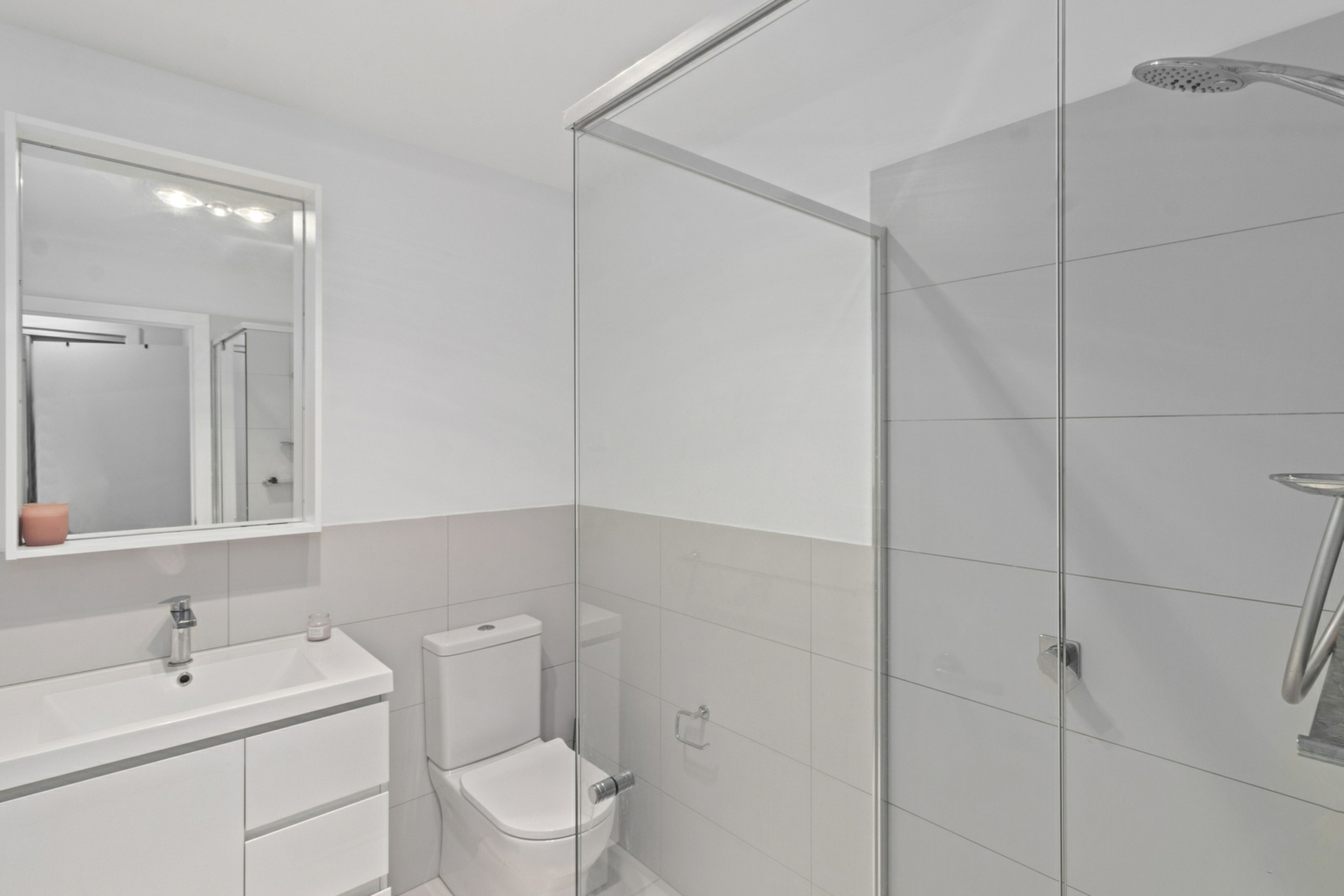 2/162 Overall Avenue, CASEY