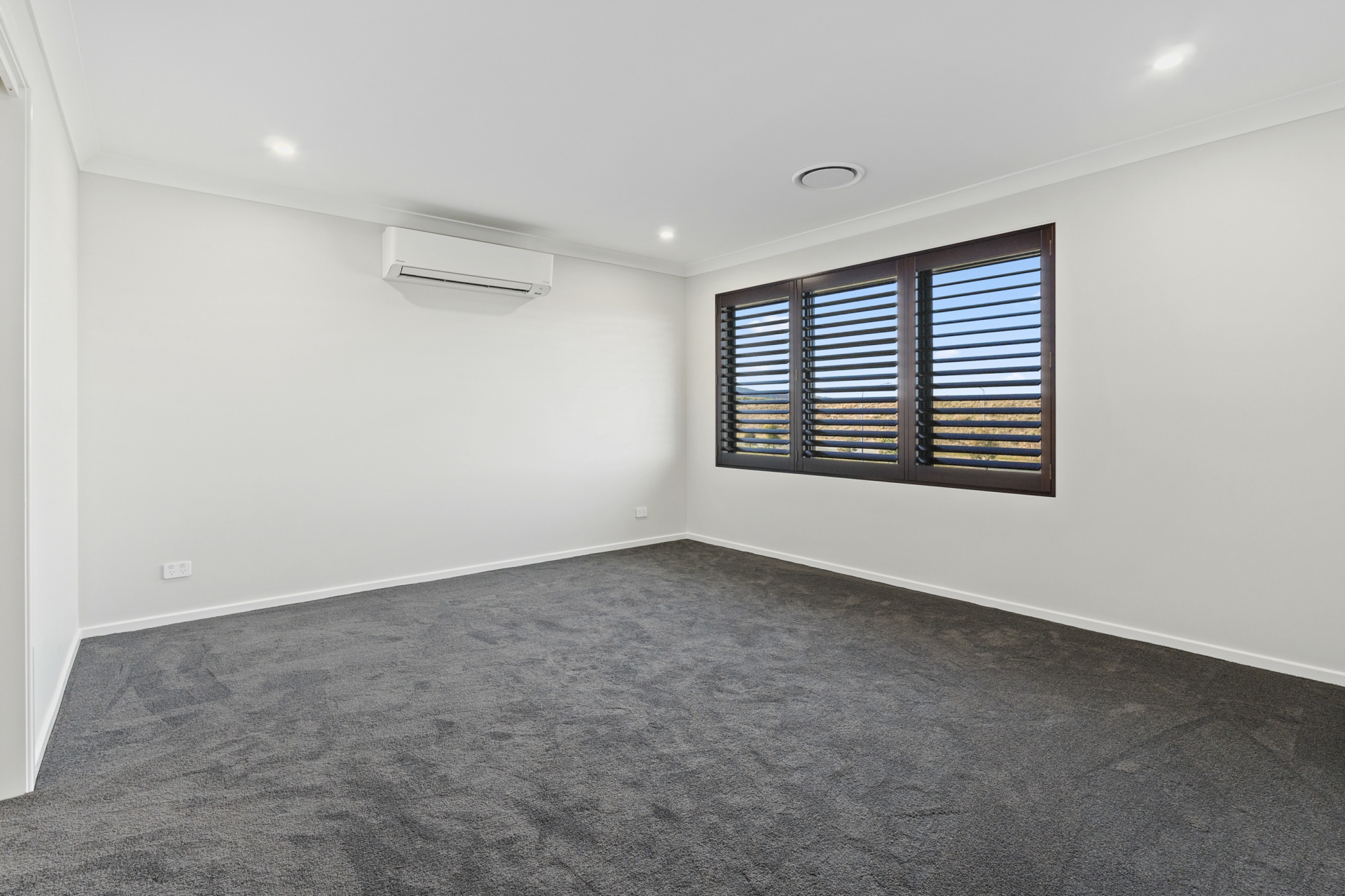 42 Klaus Moje Street, WHITLAM