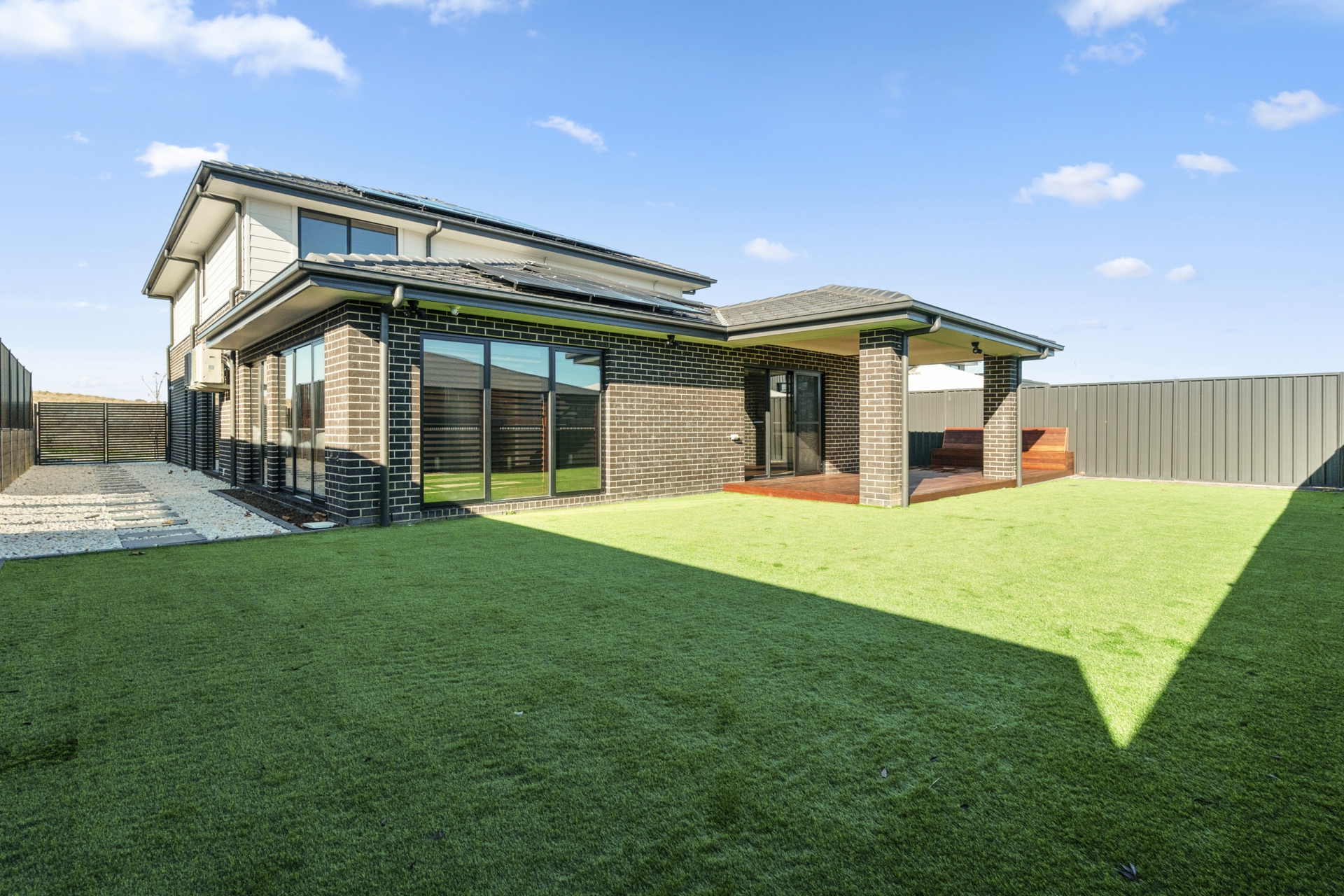 42 Klaus Moje Street, WHITLAM