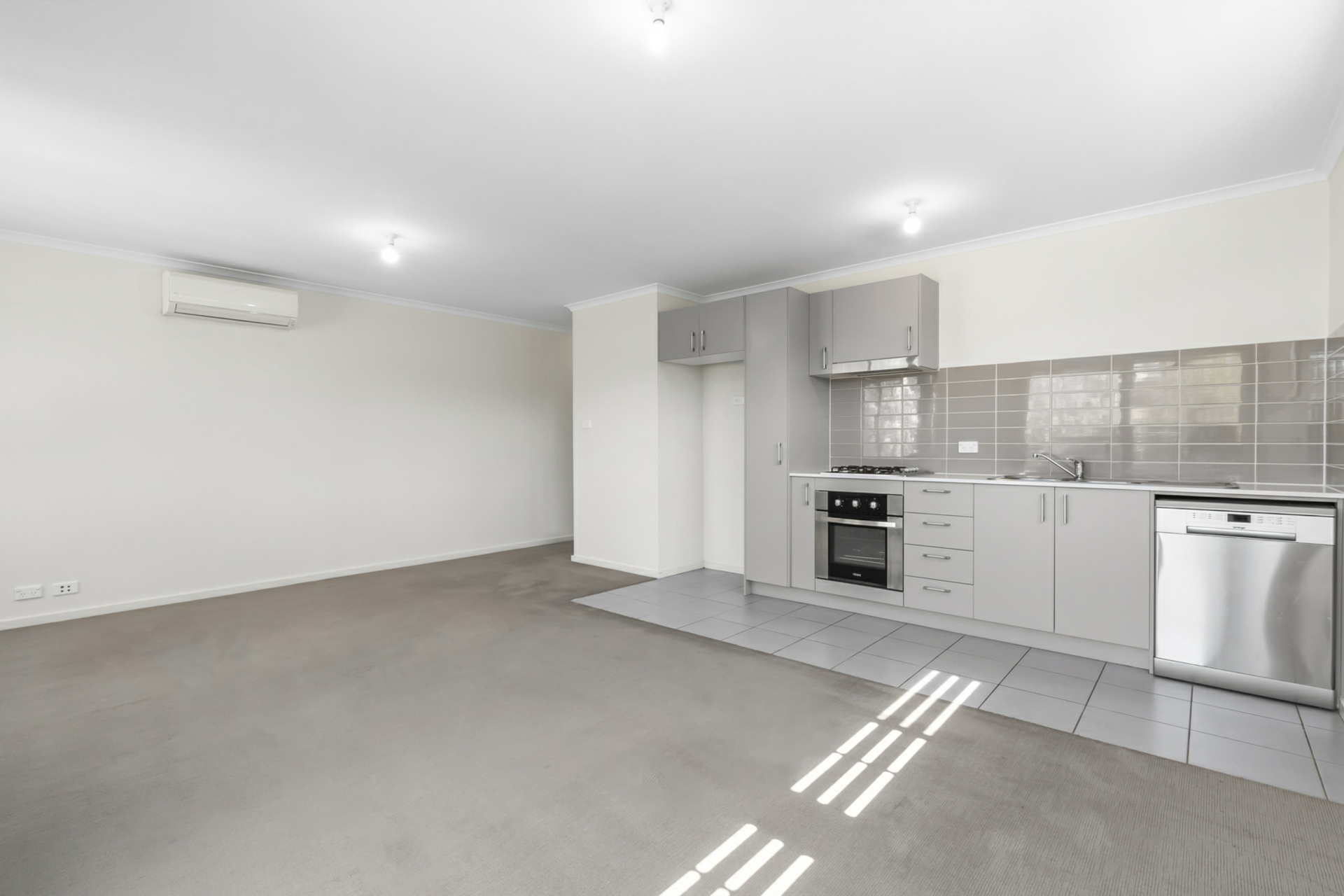 61/64 Kings Canyon Street, HARRISON