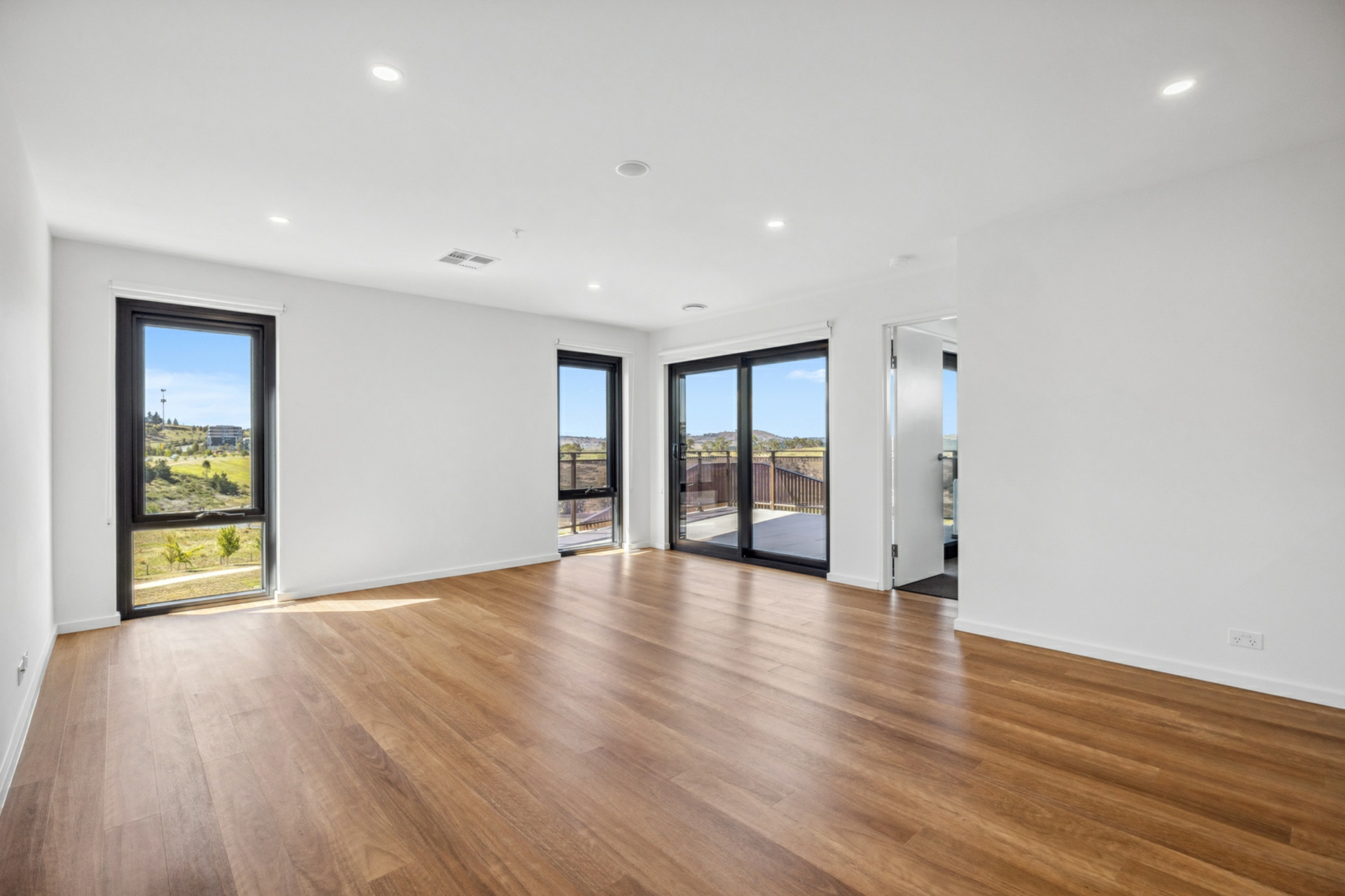 303/220 John Gorton Drive, COOMBS
