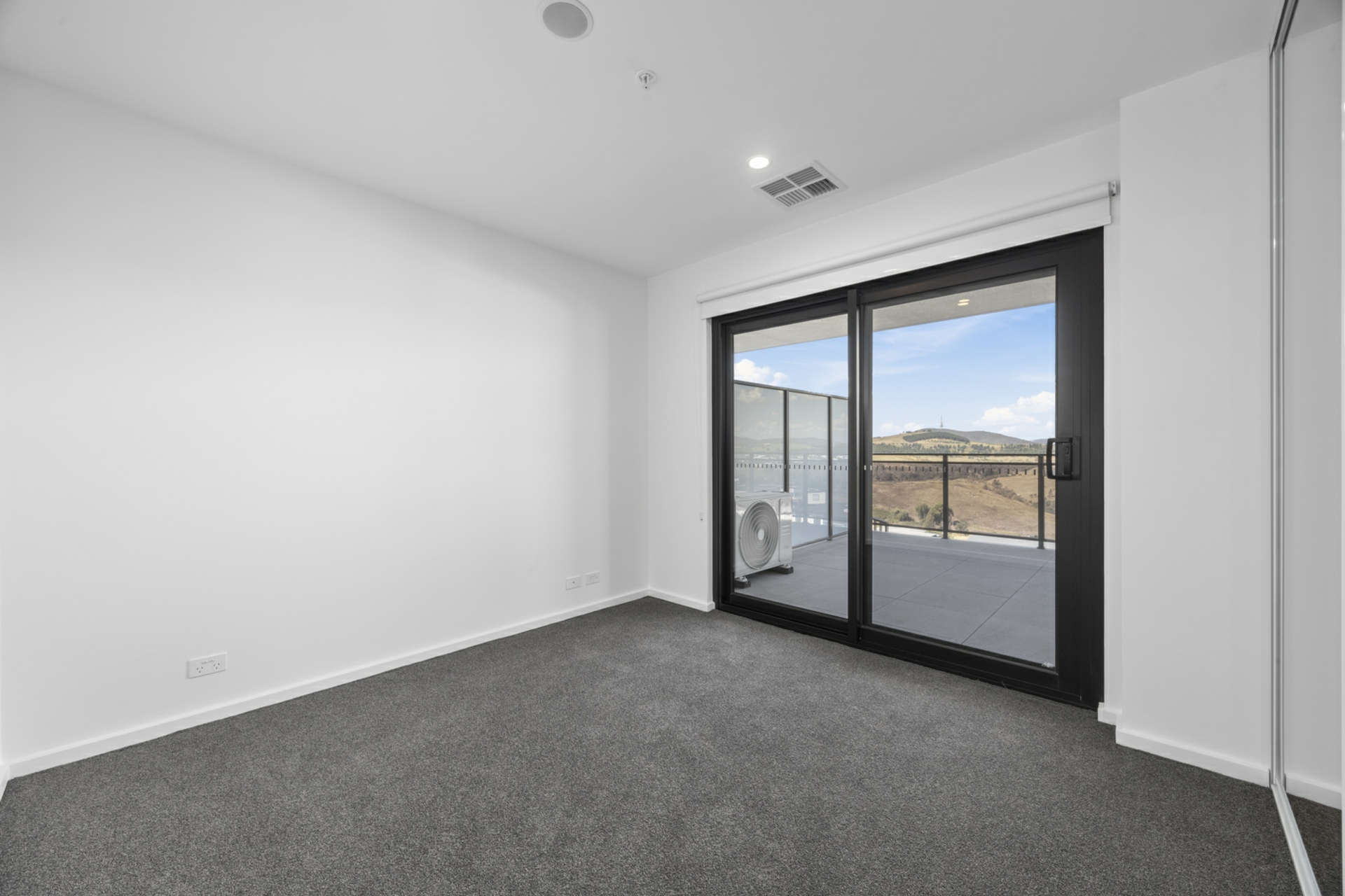 305/220 John Gorton Drive, COOMBS