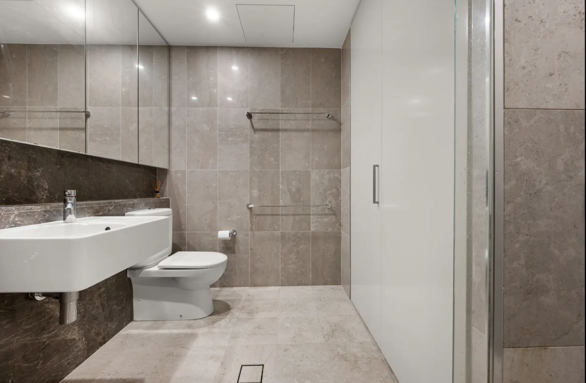 166/15 Coranderrk Street, CITY