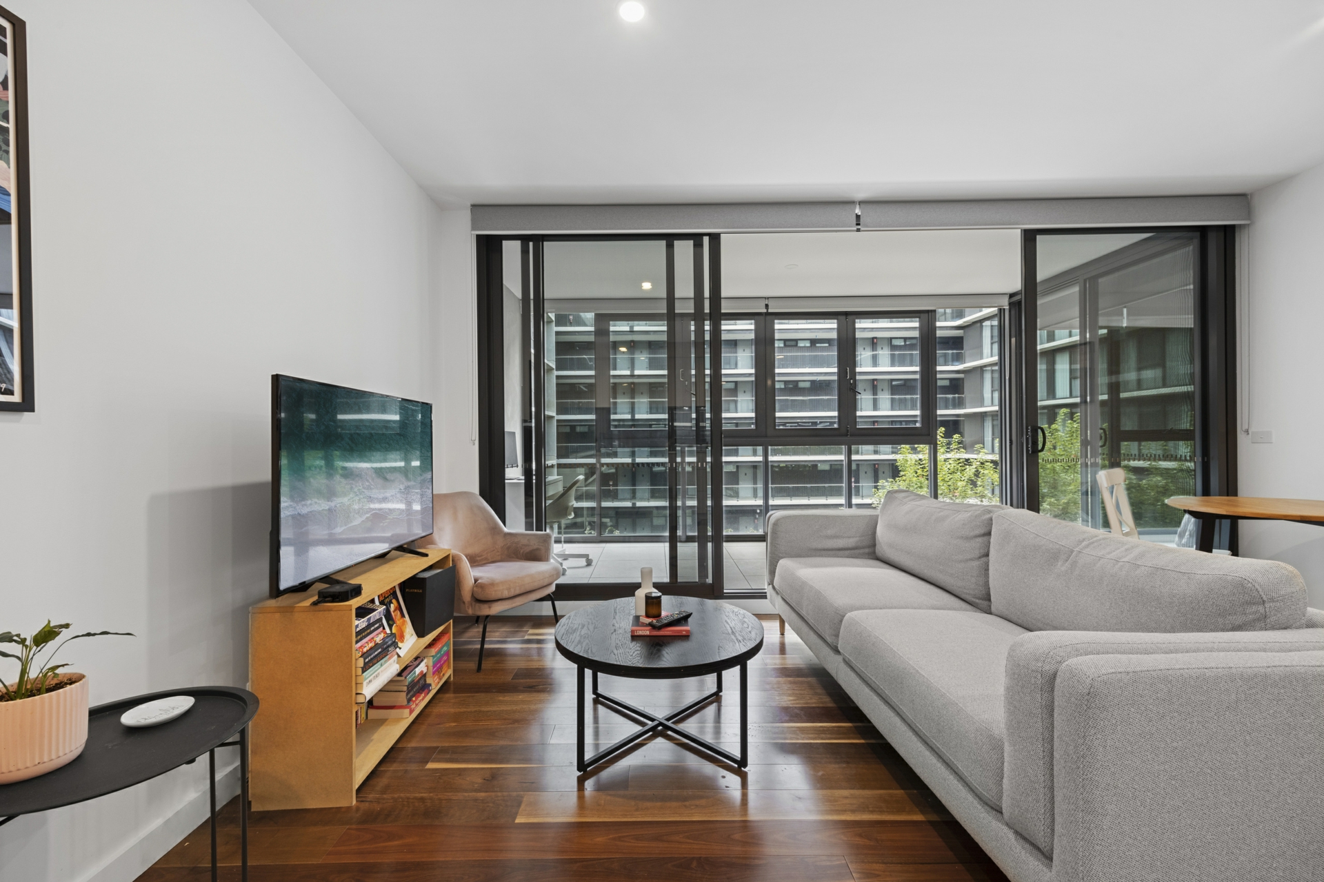 228/2 Anzac Park, Campbell