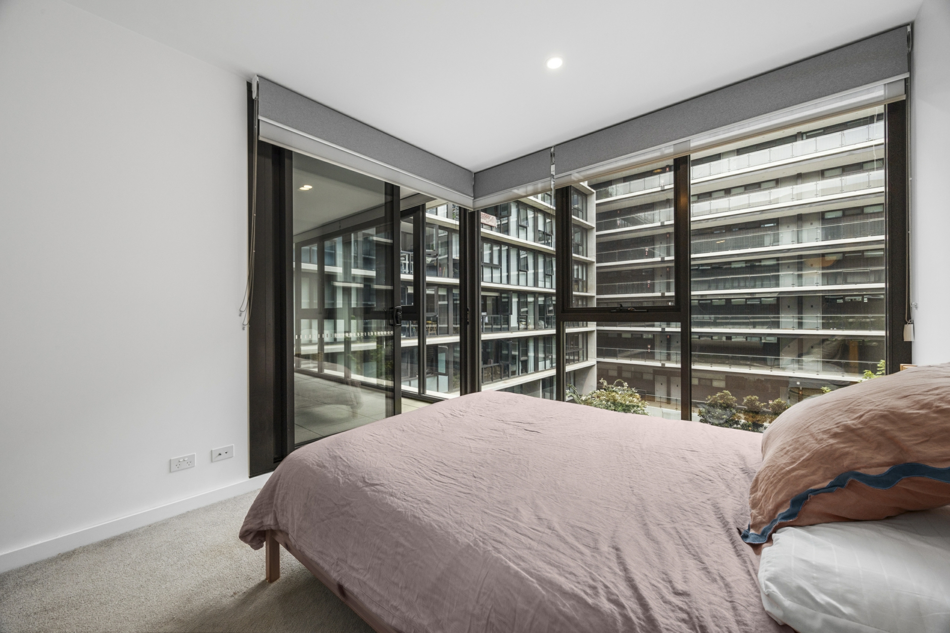 228/2 Anzac Park, Campbell