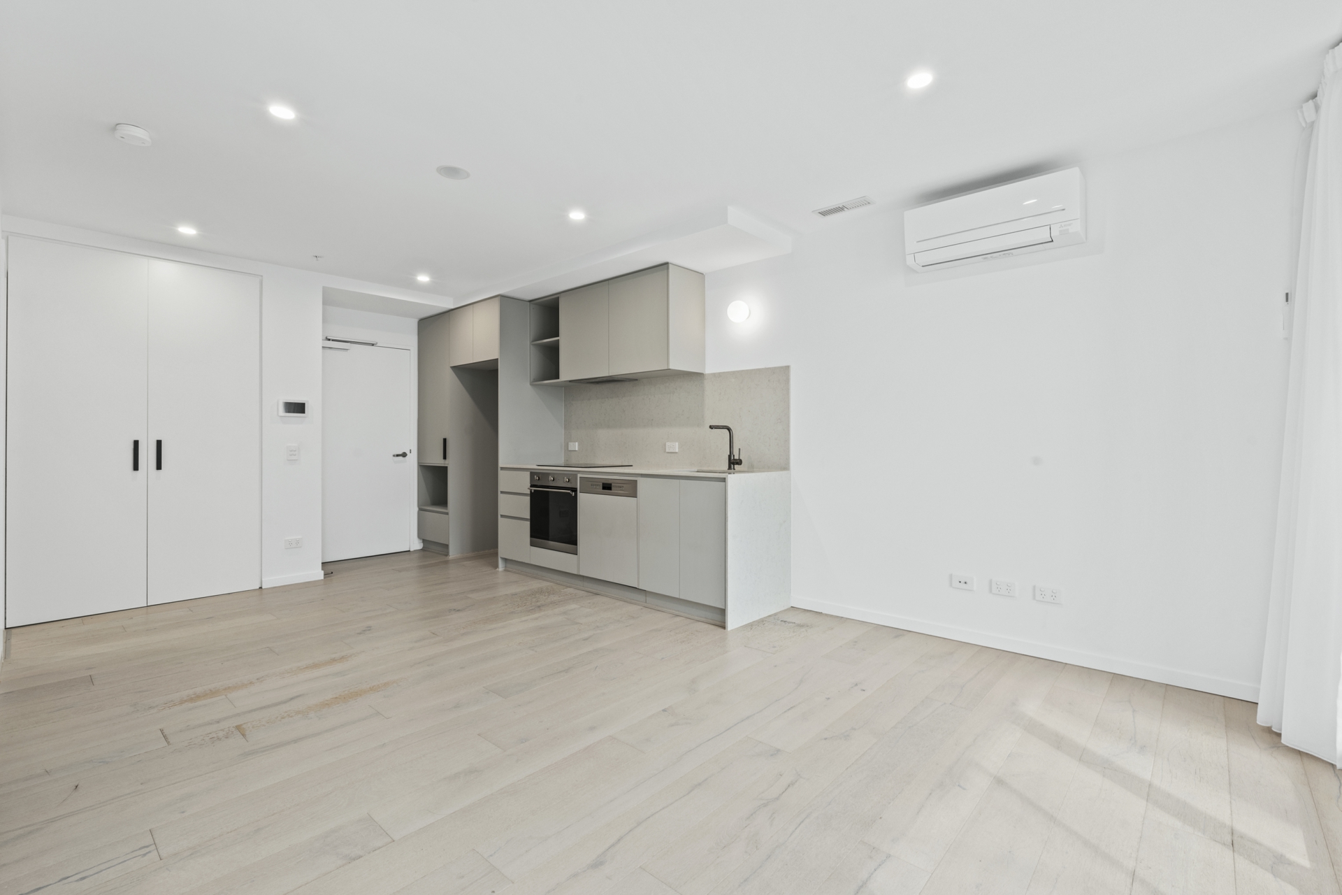 609/1 Boolee Street, REID
