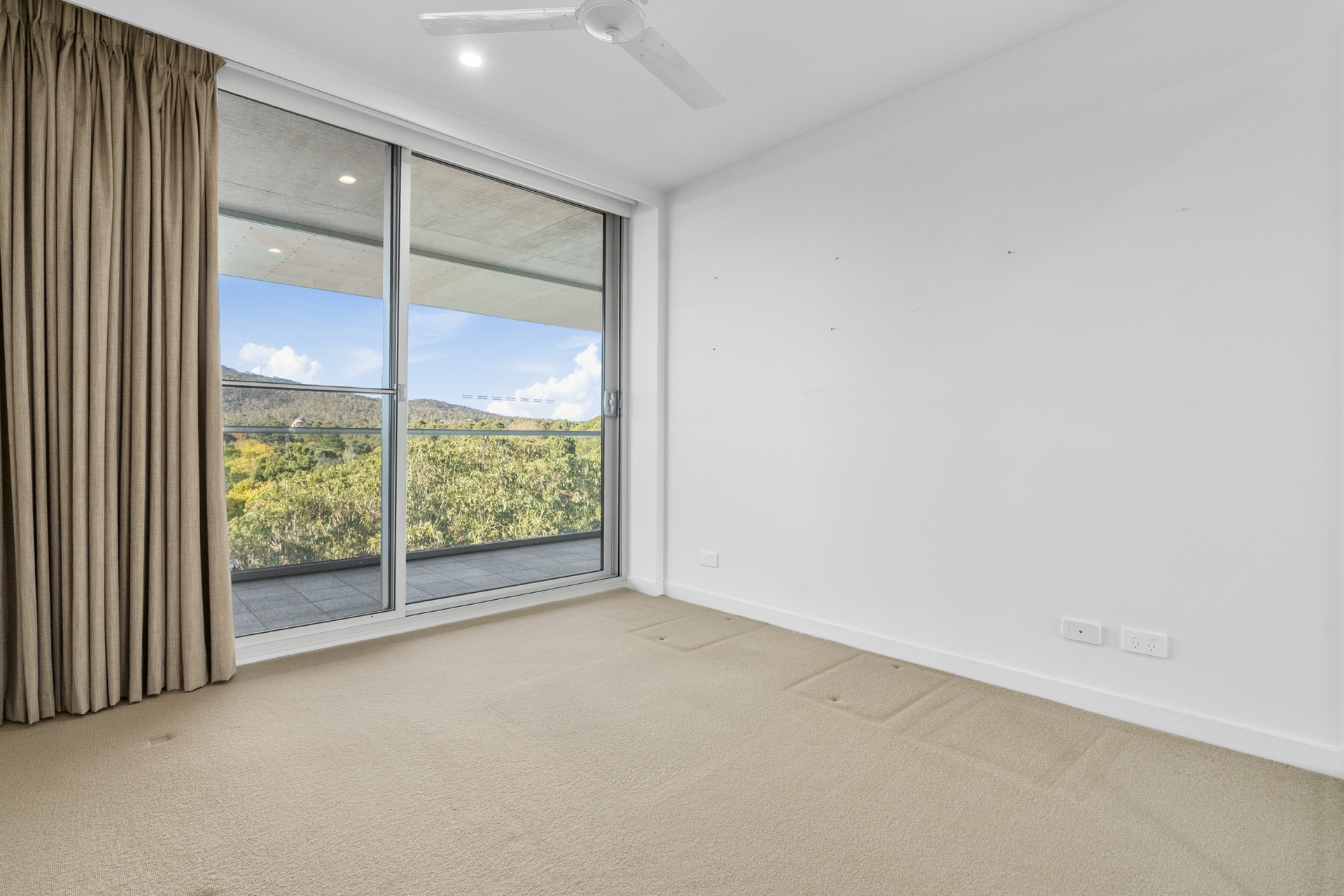89/43 Constitution Avenue, REID