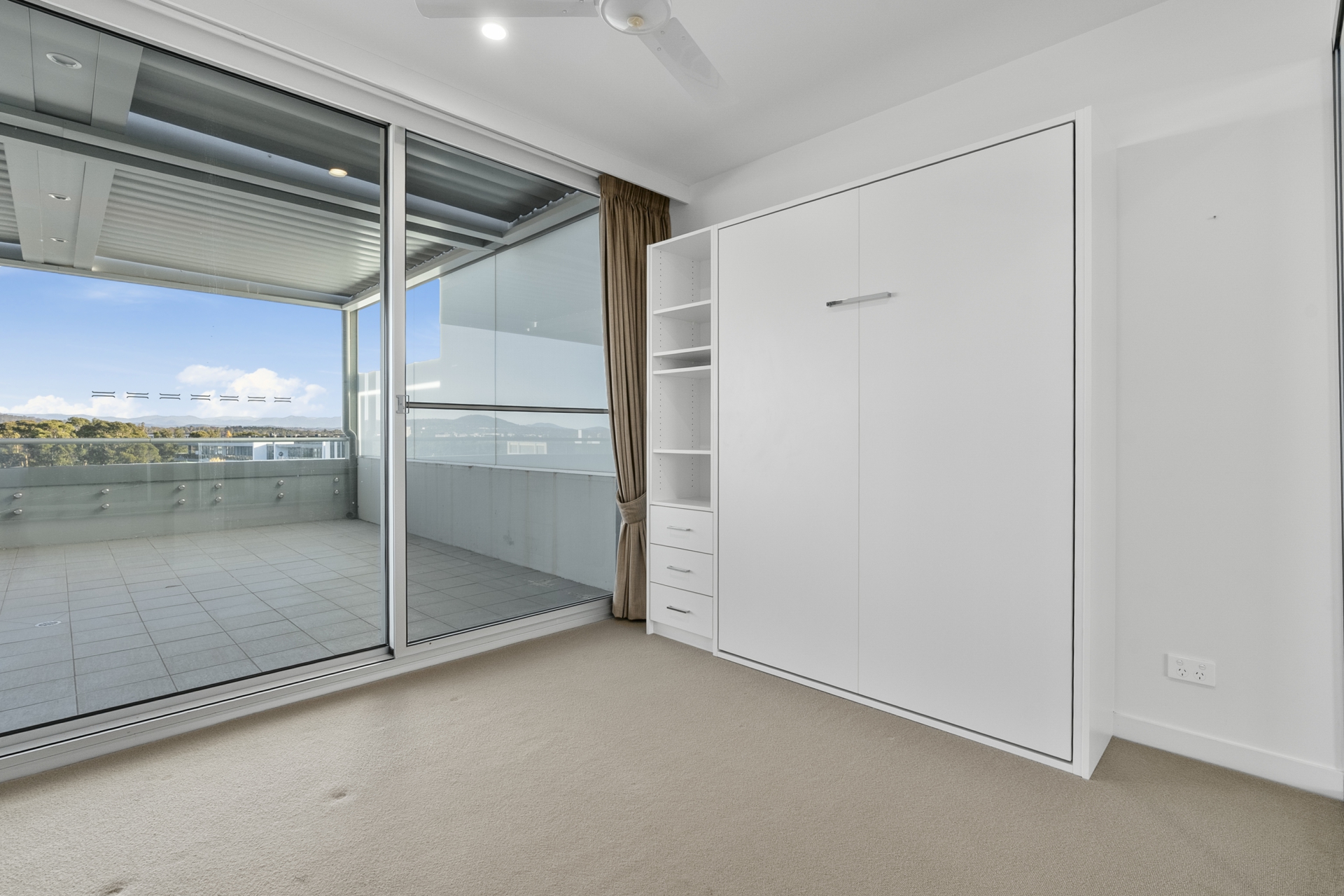 89/43 Constitution Avenue, REID