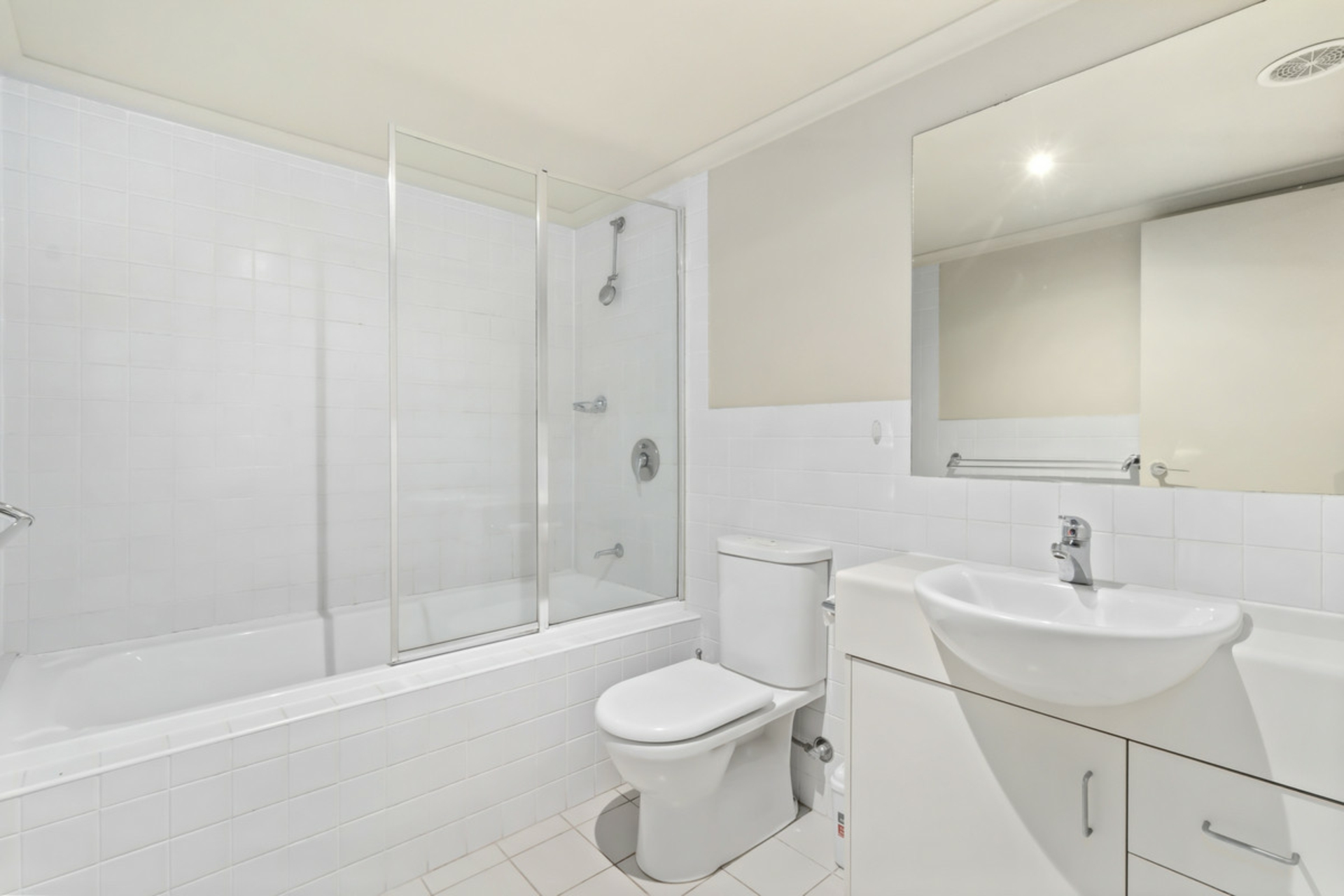 17/1-19 Ijong Street, BRADDON