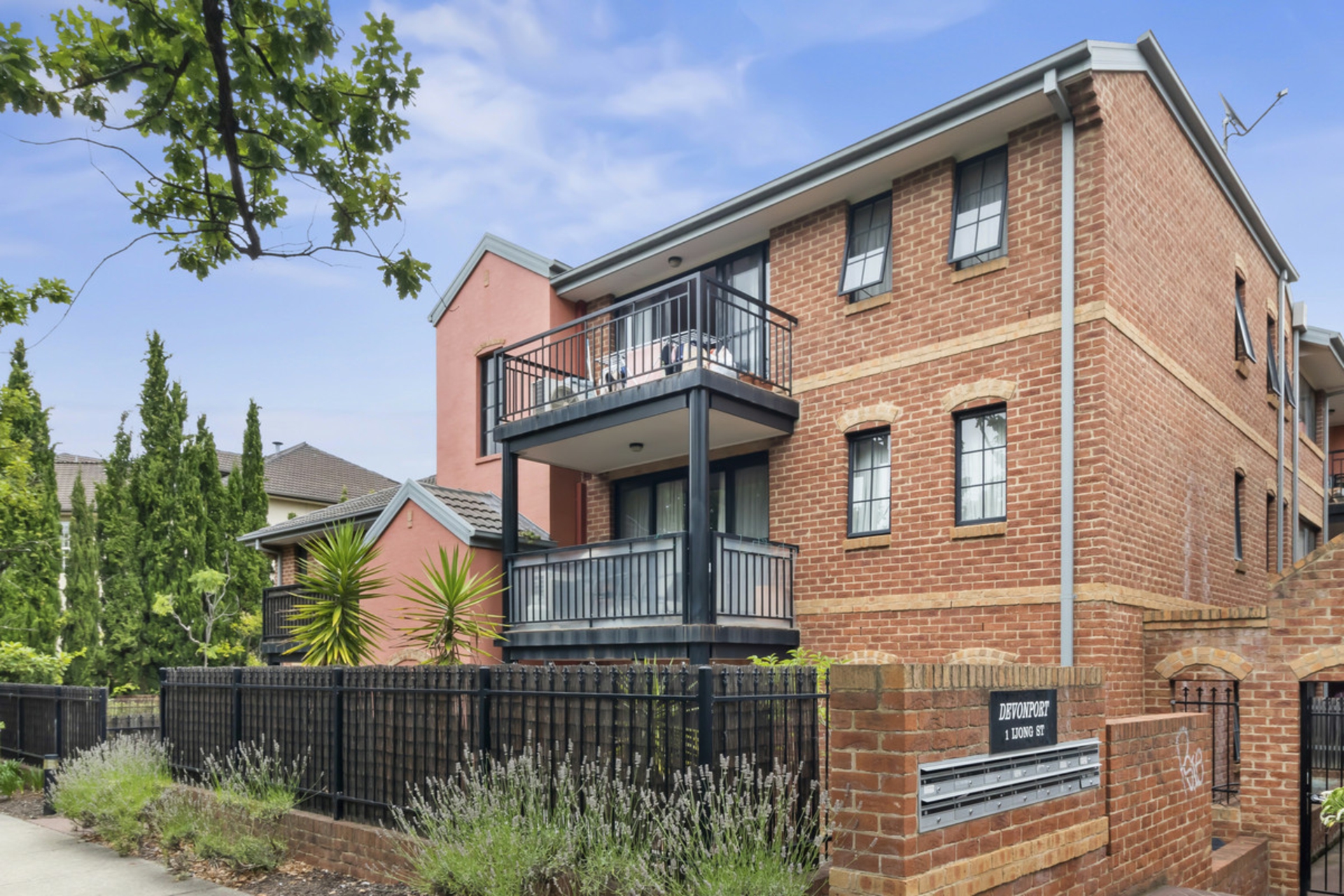 17/1-19 Ijong Street, BRADDON