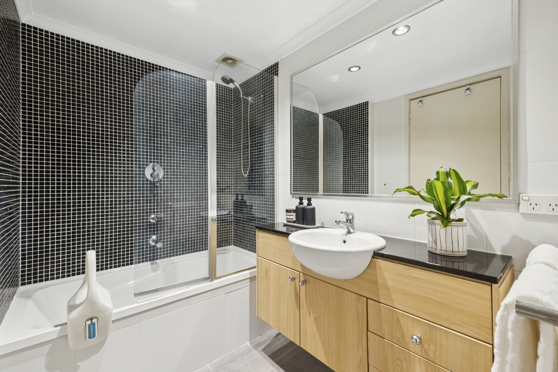 95/66 Allara Street, City