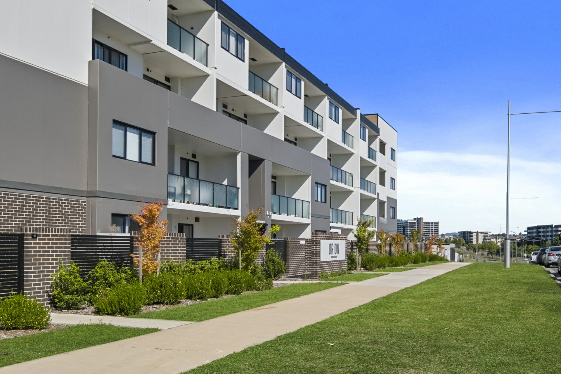 18/170 John Gorton Drive — photo 3 of 9