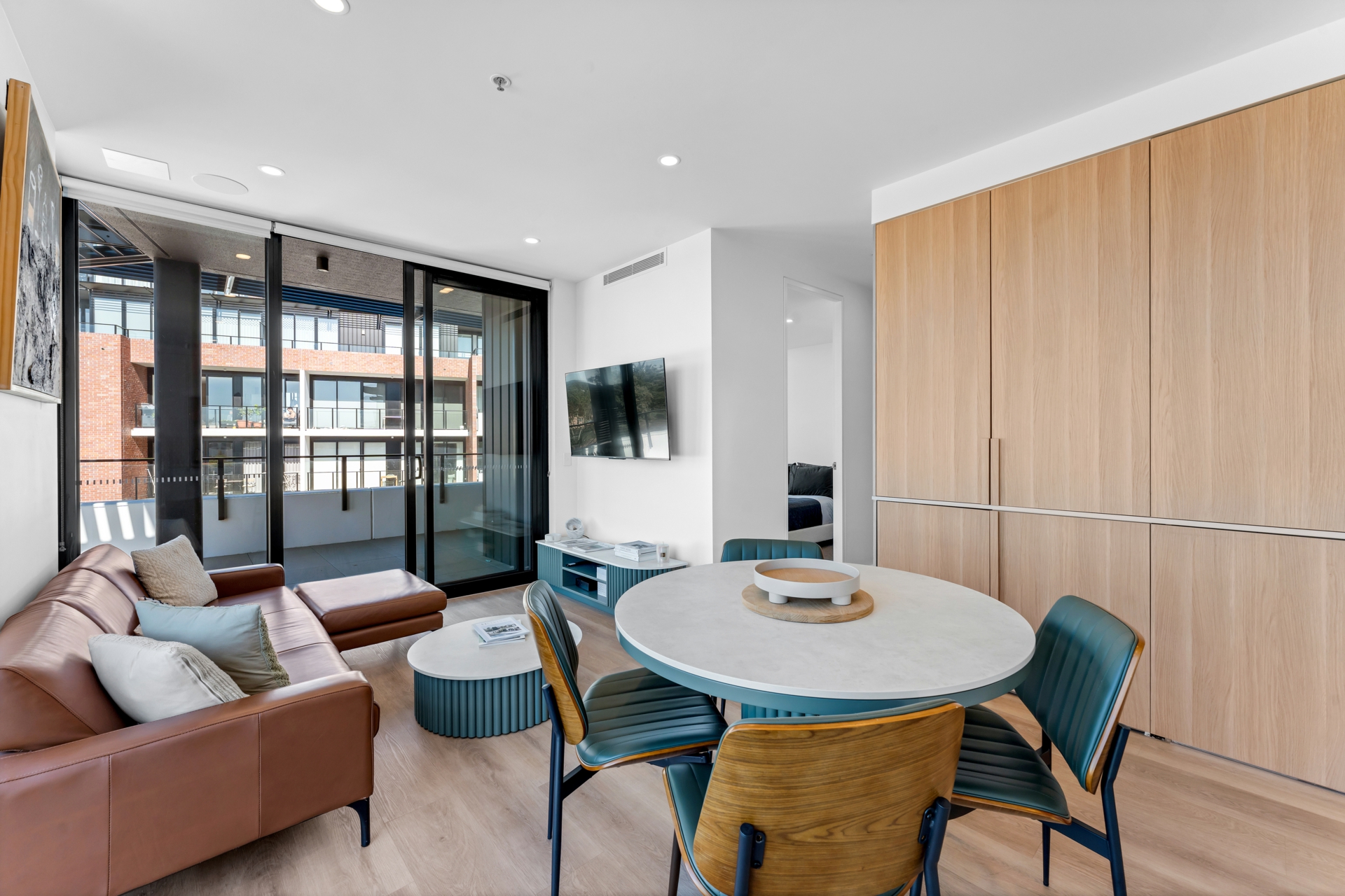 54/17 Captain Cook Crescent — photo 3 of 24