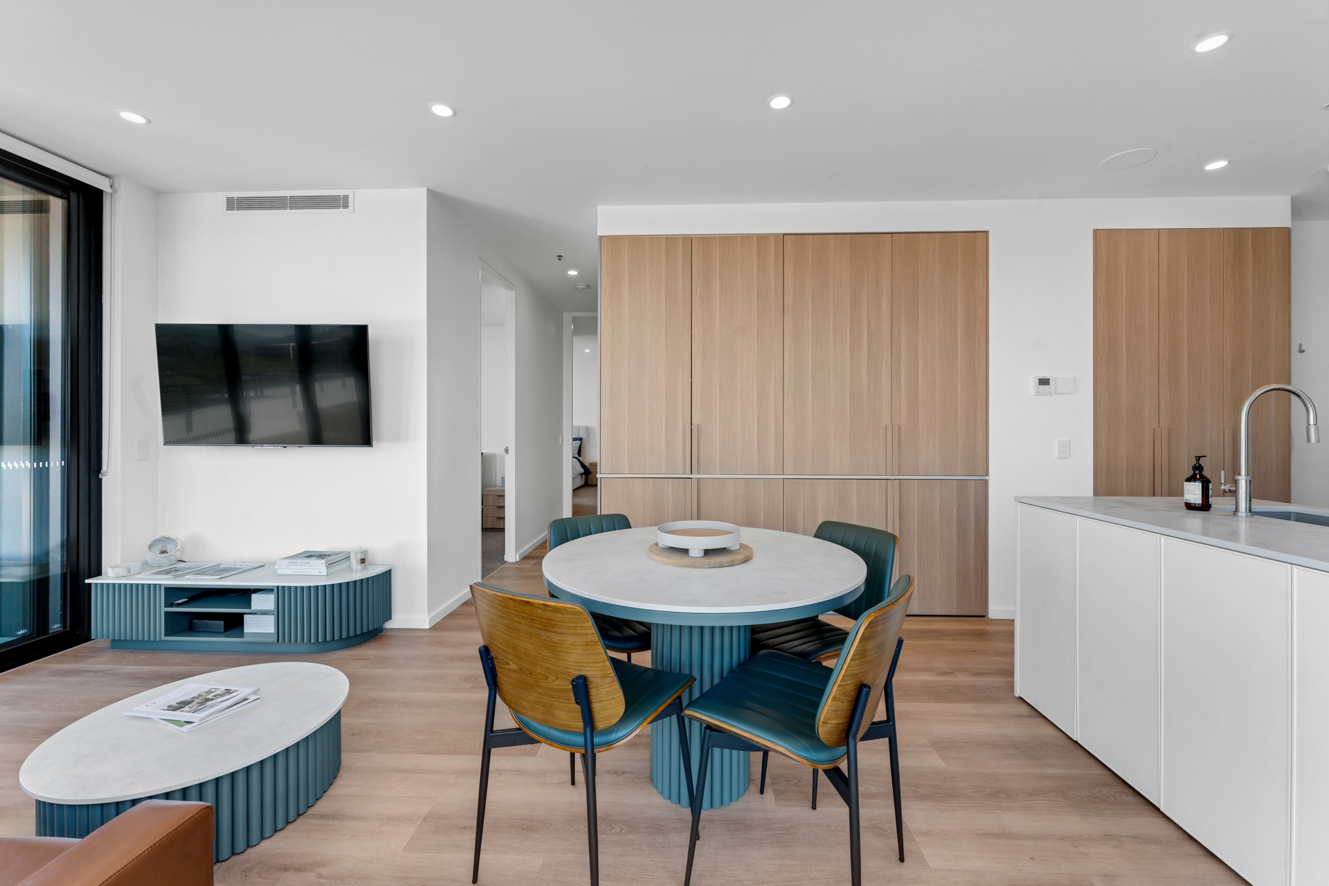 54/17 Captain Cook Crescent — photo 4 of 24