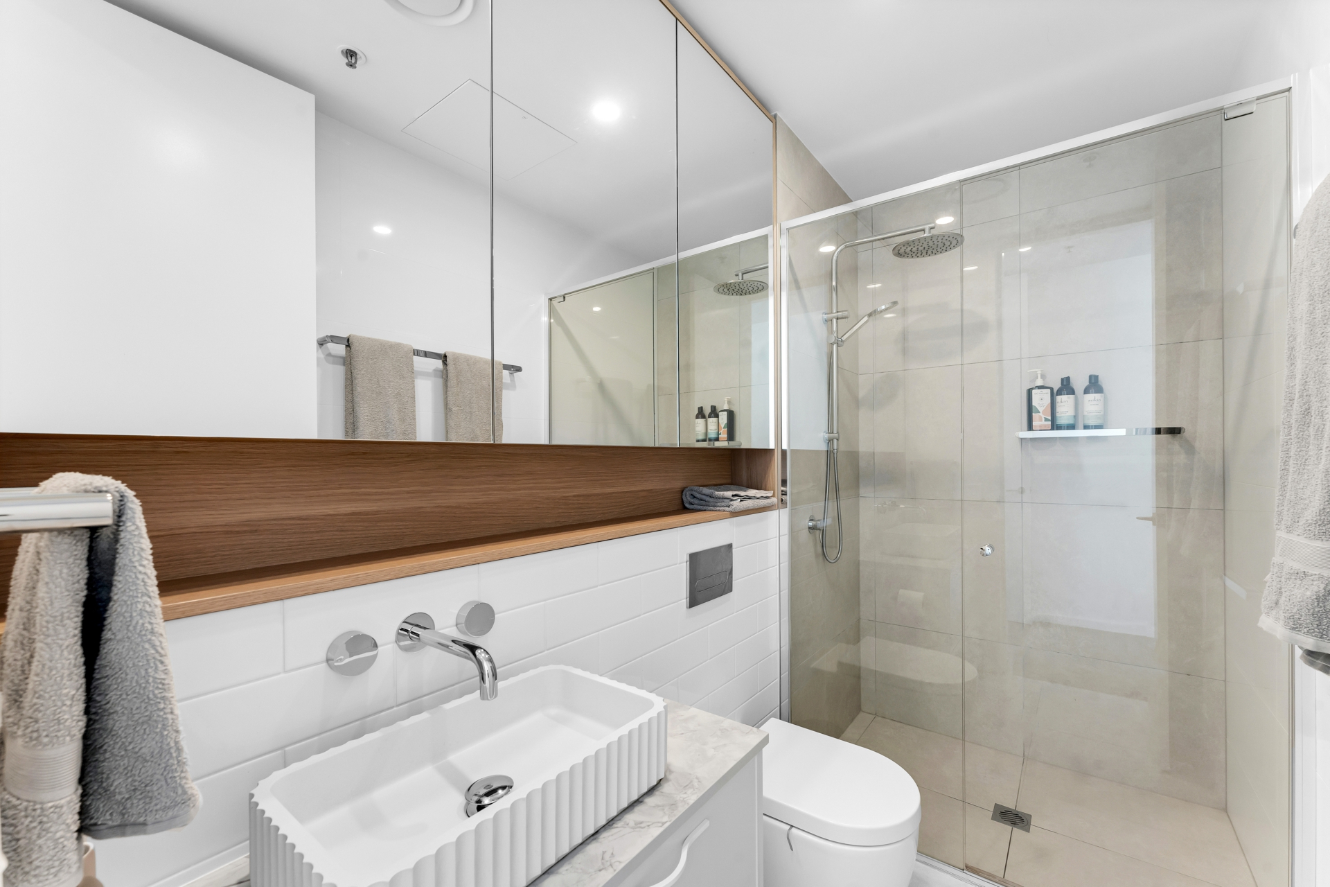 54/17 Captain Cook Crescent — photo 10 of 24