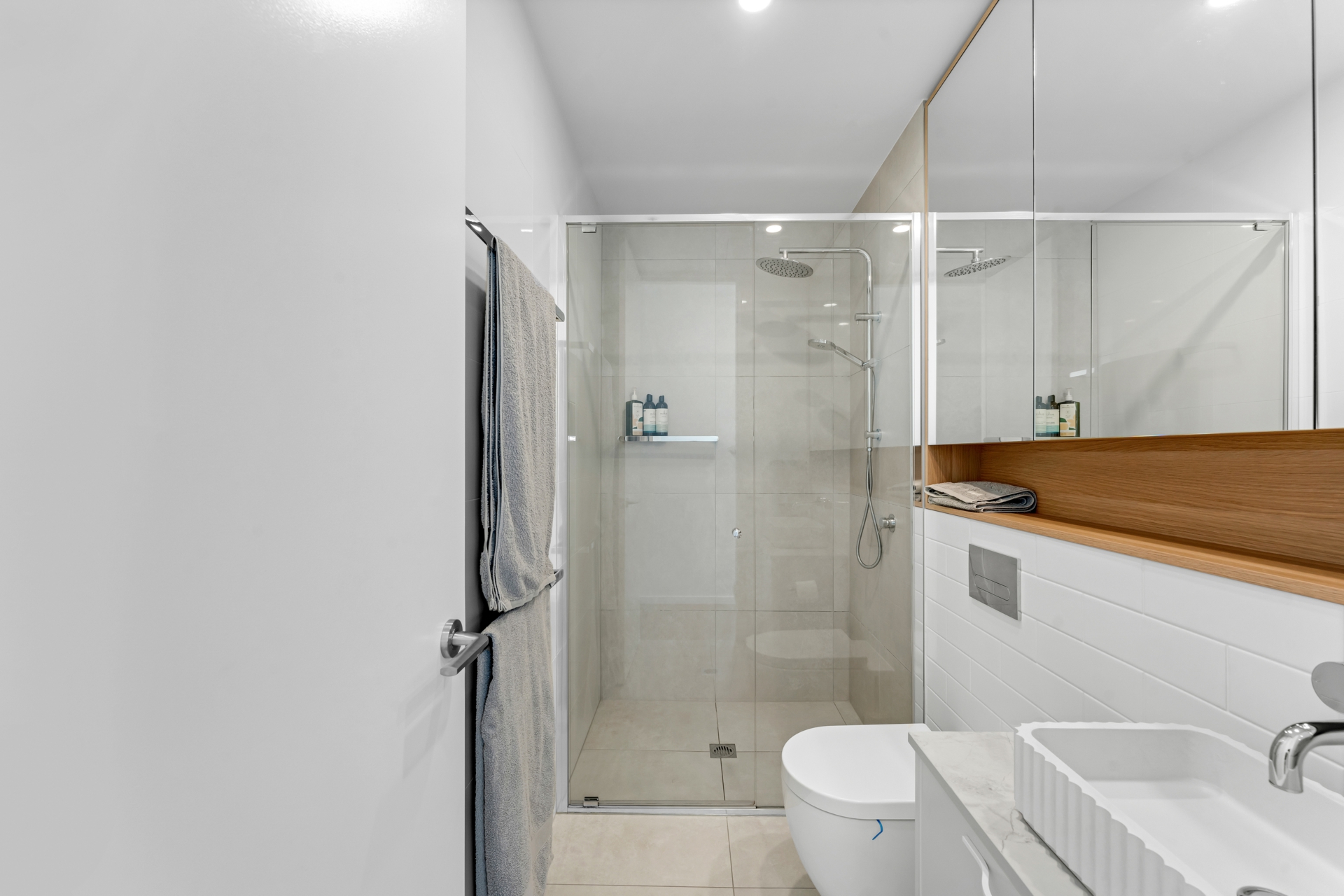 54/17 Captain Cook Crescent — photo 13 of 24