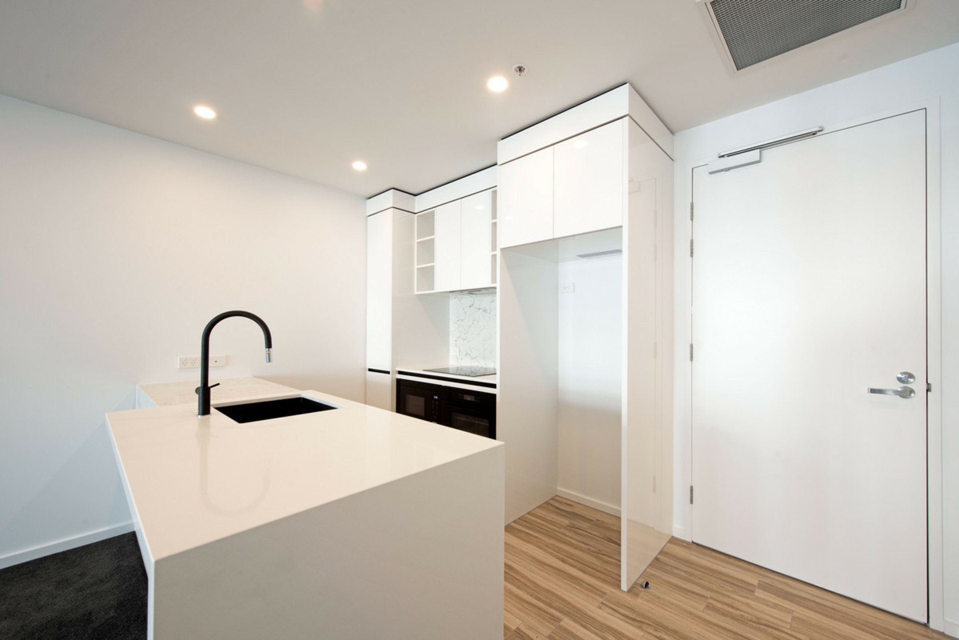 24/20 Allara Street — photo 4 of 13