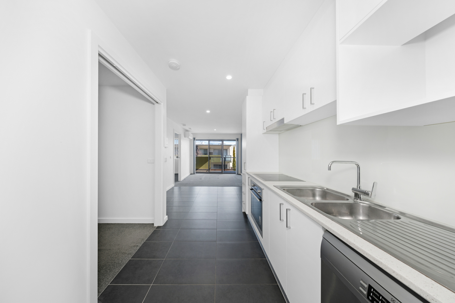 12/50 Hillcrest Street — photo from LJ Hooker Canberra City