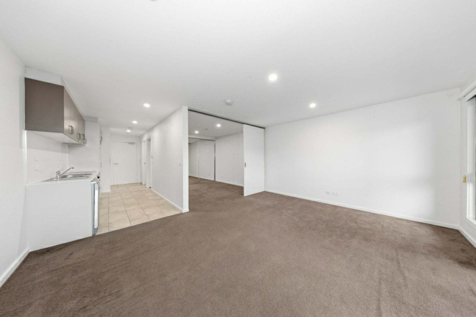 2/12 Pioneer Street — photo 3 of 12