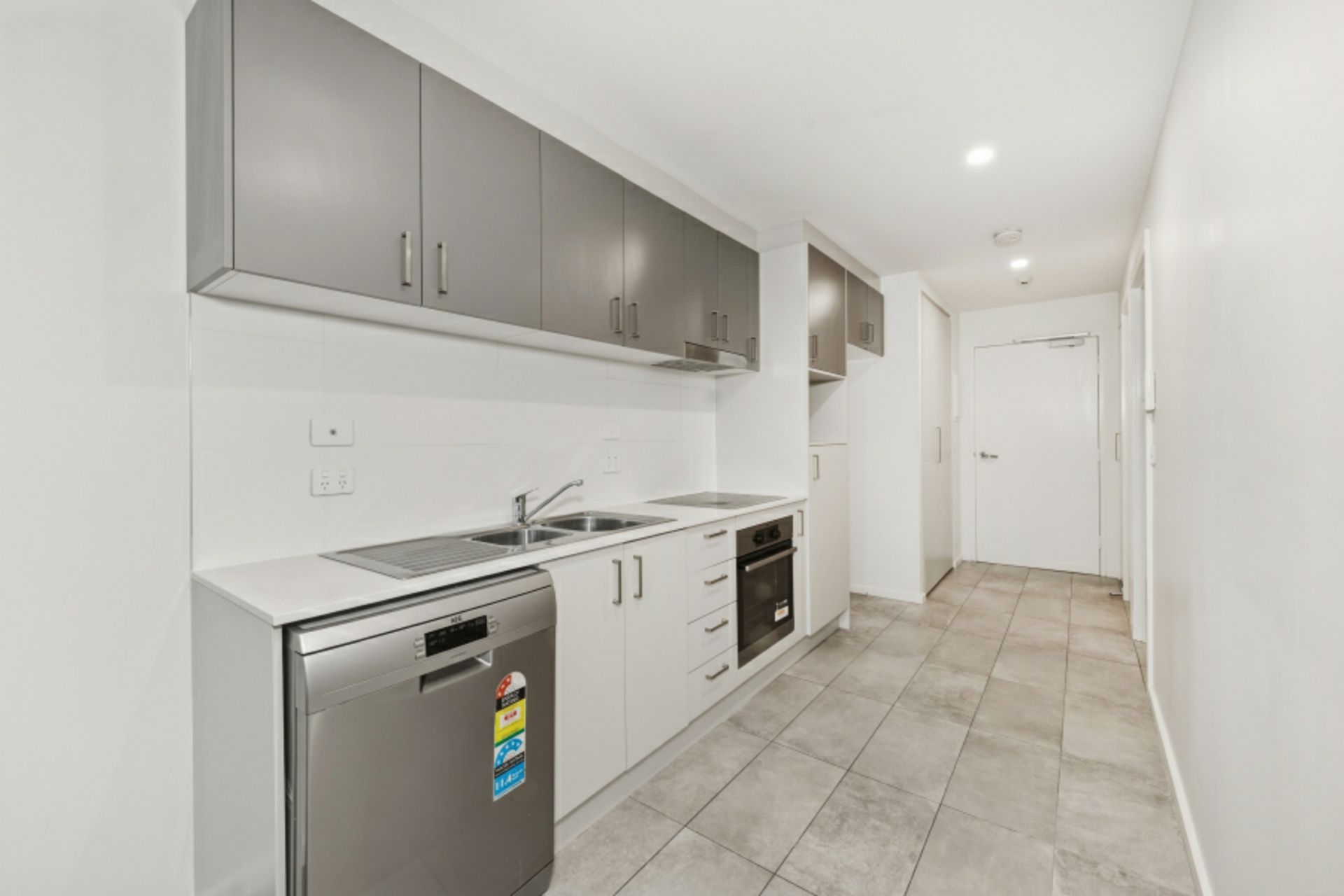 2/12 Pioneer Street — photo 6 of 12