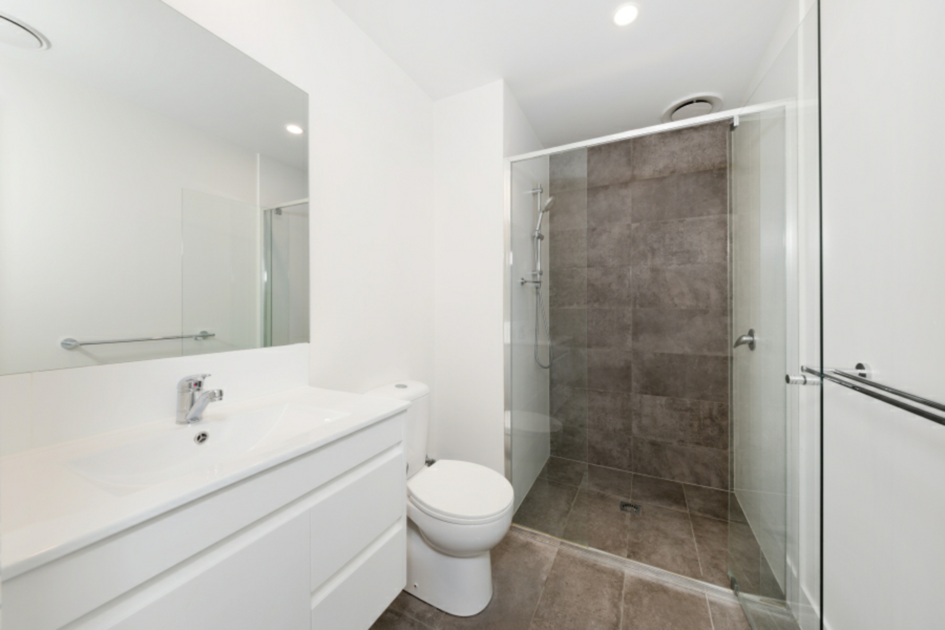 2/12 Pioneer Street — photo 8 of 12