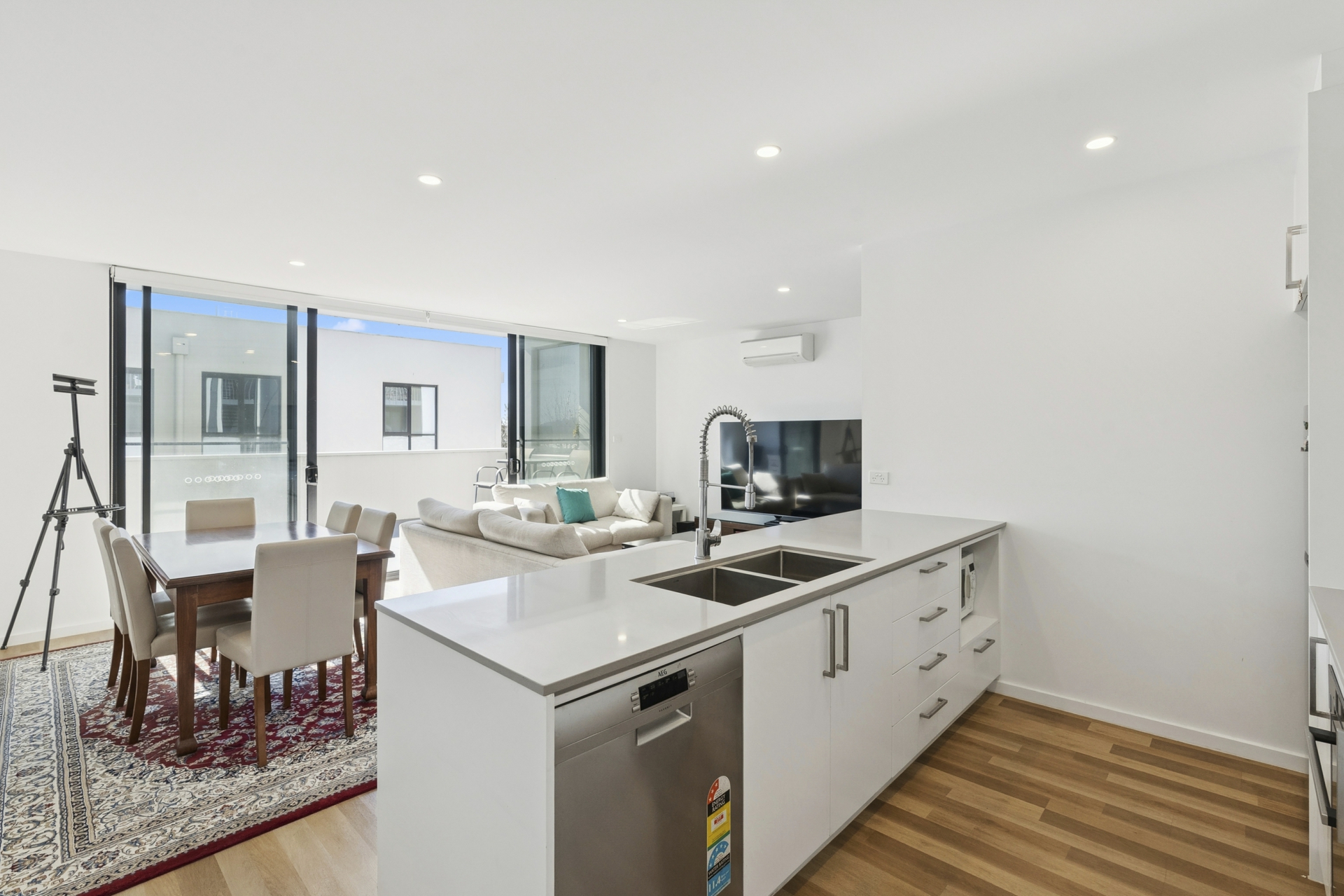 8/92 McMichael Terrace — photo from LJ Hooker Canberra City