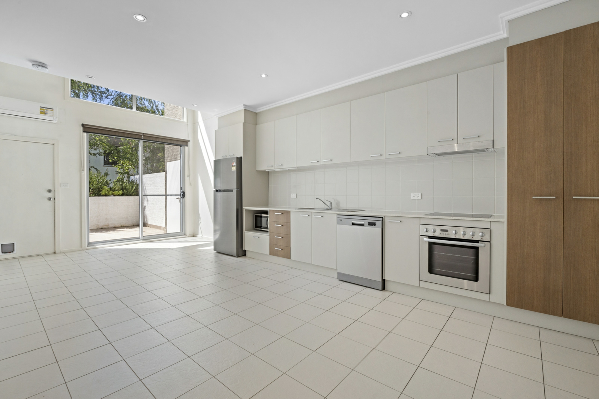 8/20 Ijong Street — photo from LJ Hooker Canberra City