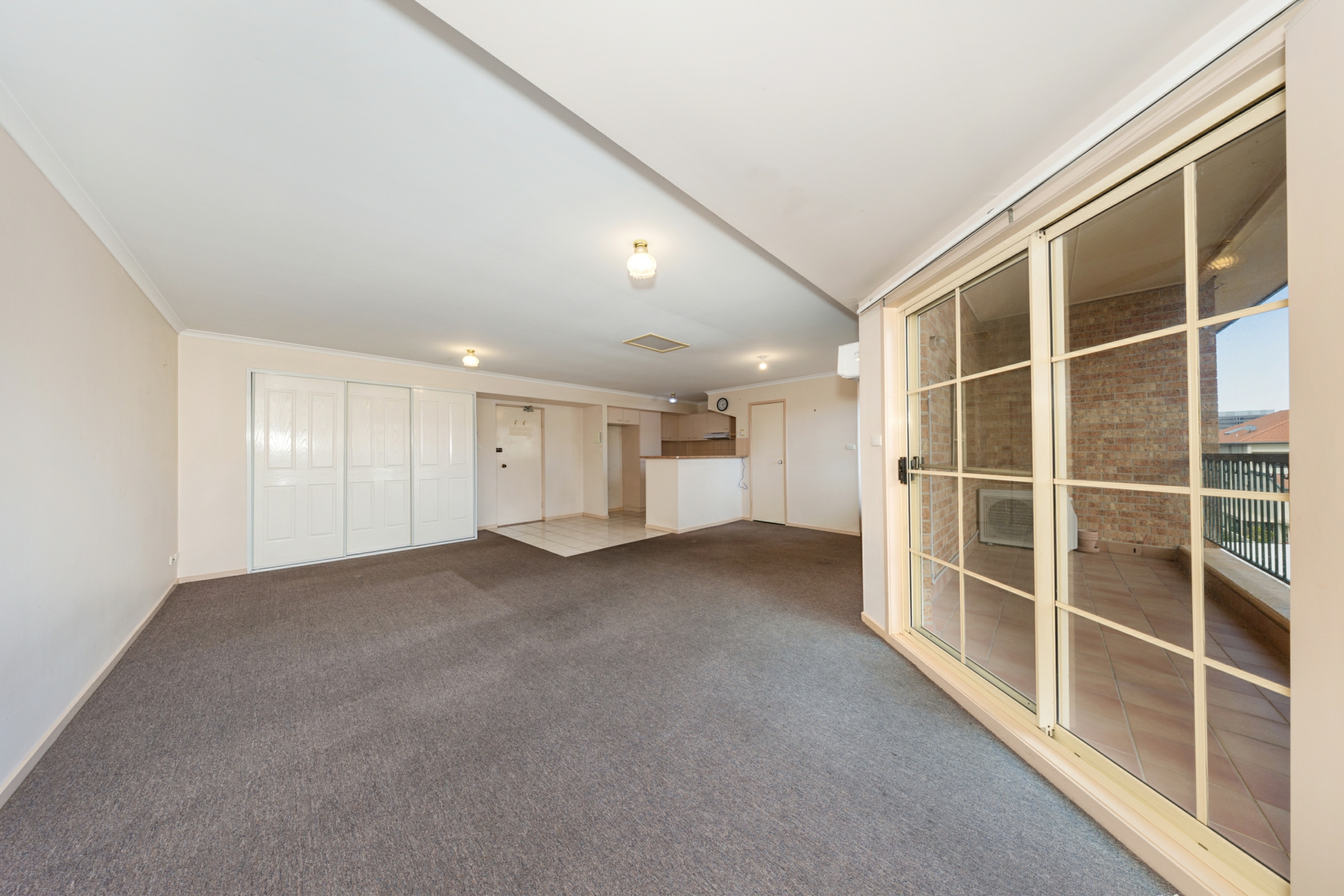 70/11 Fawkner Street — photo 2 of 18