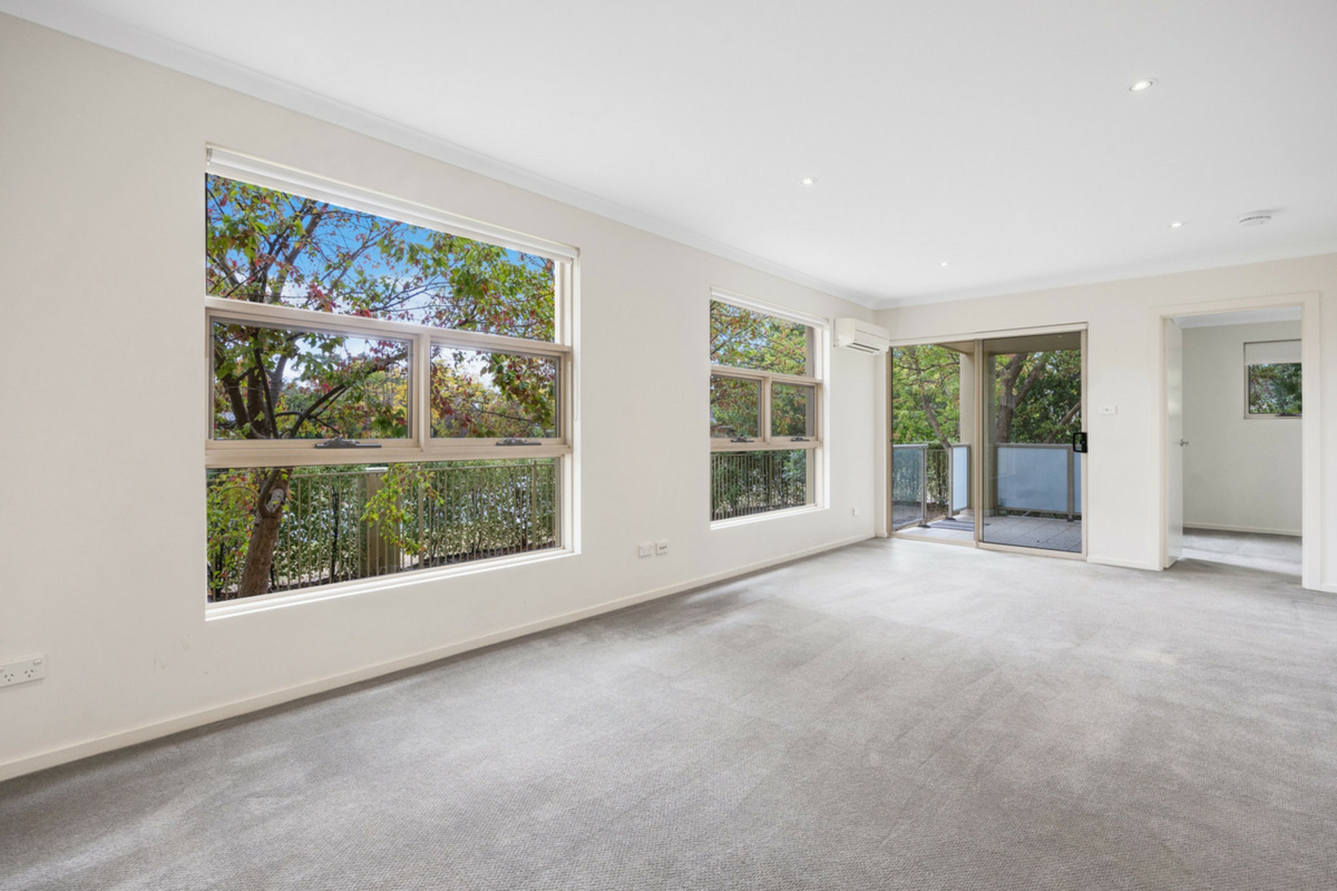 1/13 Burra Place — photo 2 of 11