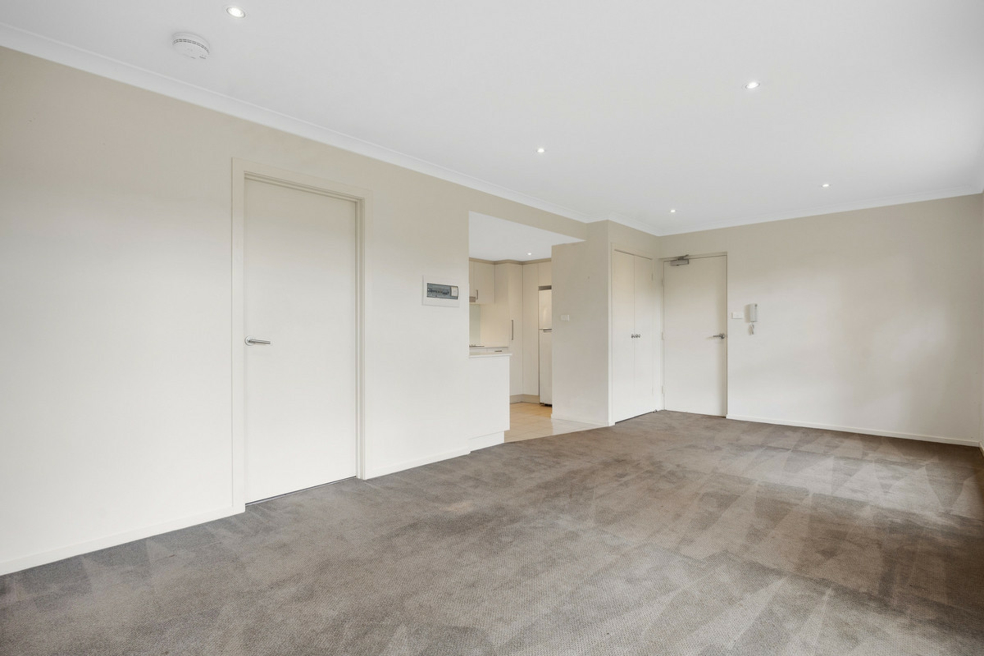1/13 Burra Place — photo 3 of 11