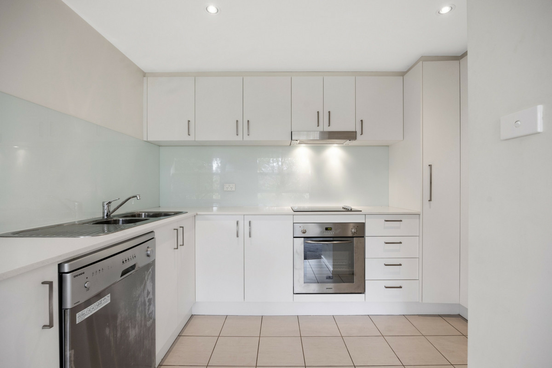 1/13 Burra Place — photo 4 of 11