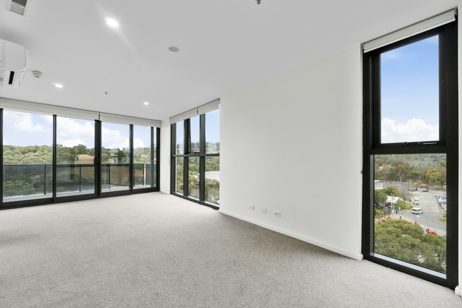 716/120 Eastern Valley Way — photo 4 of 15