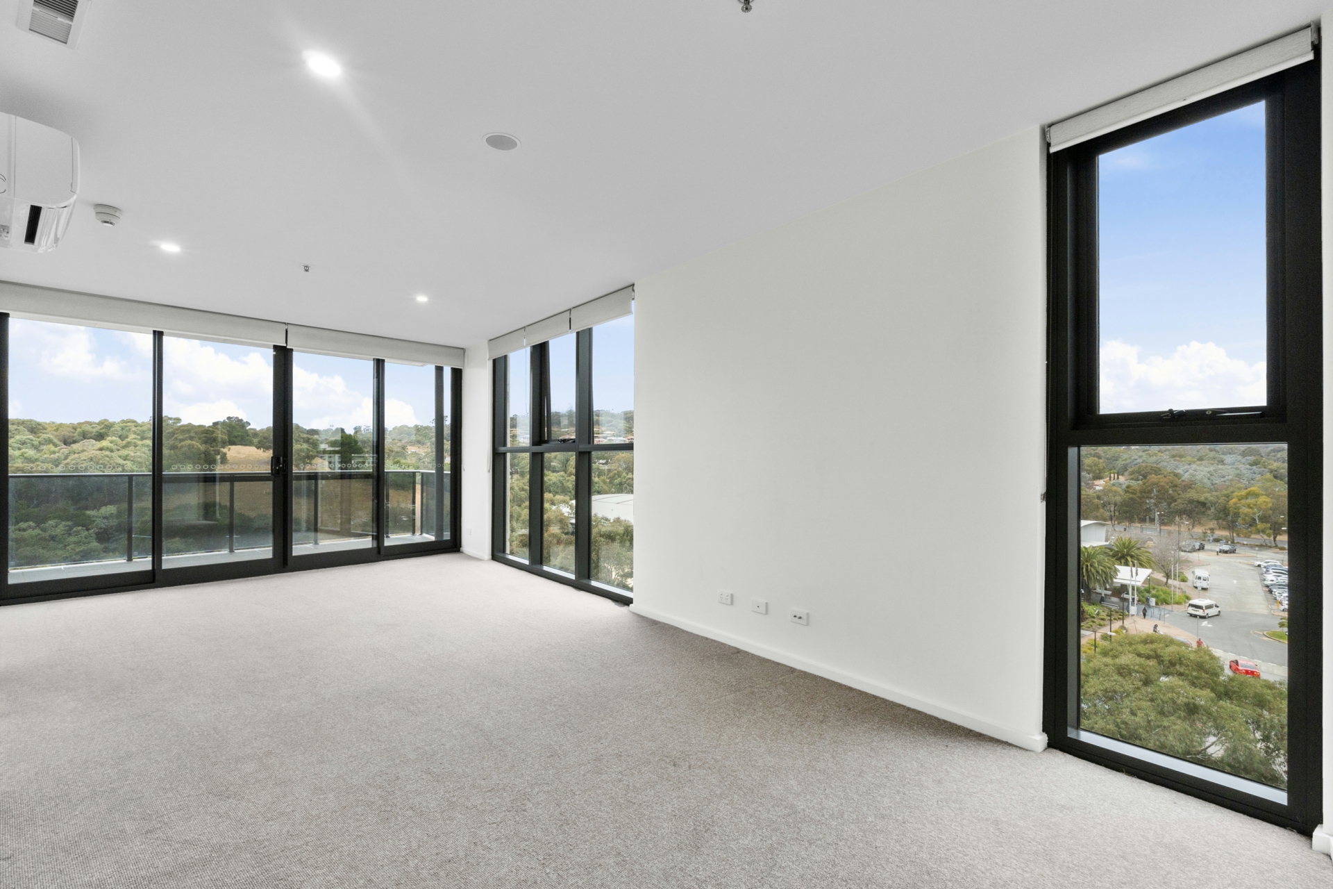 716/120 Eastern Valley Way — photo 8 of 15