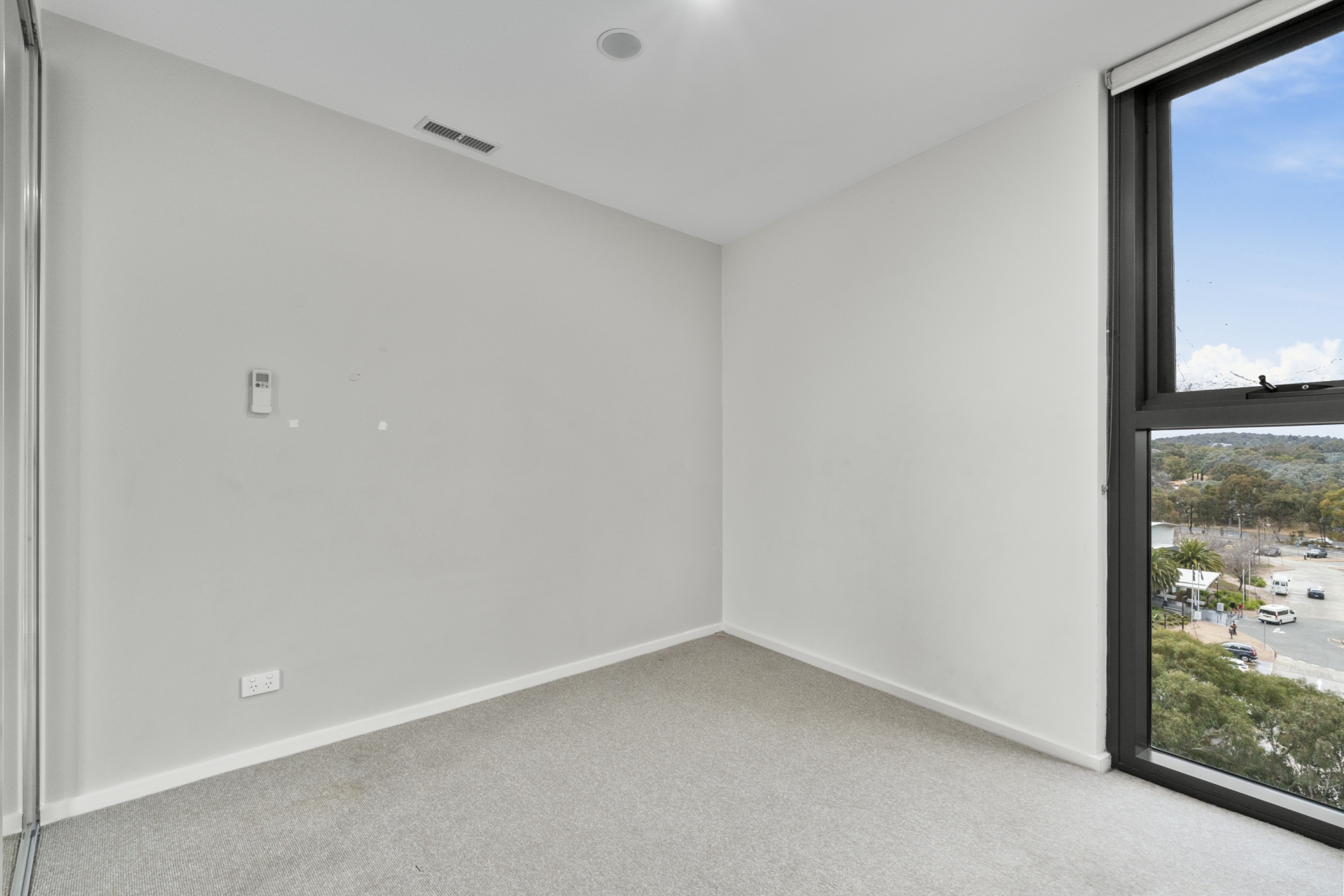 716/120 Eastern Valley Way — photo 13 of 15