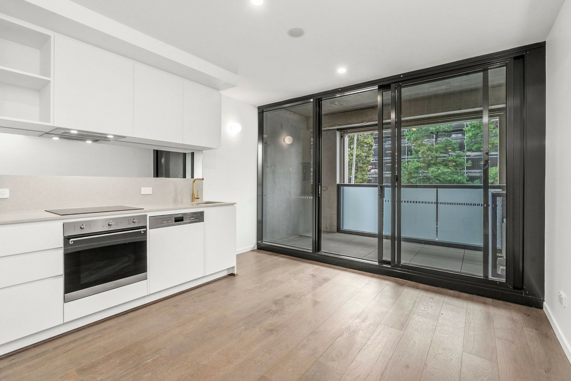 119/81 Cooyong Street — photo 2 of 11