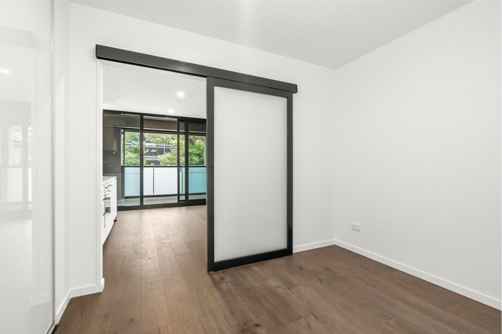 119/81 Cooyong Street — photo 4 of 11