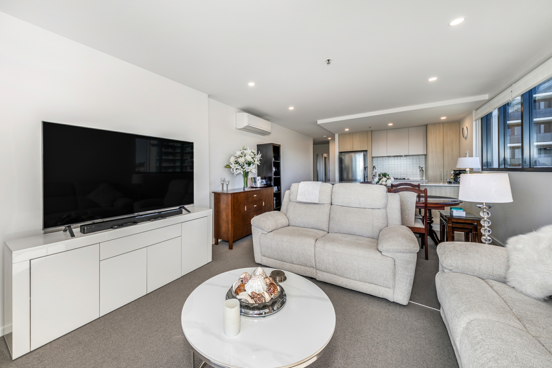 63/11 Irving Street — photo 3 of 24