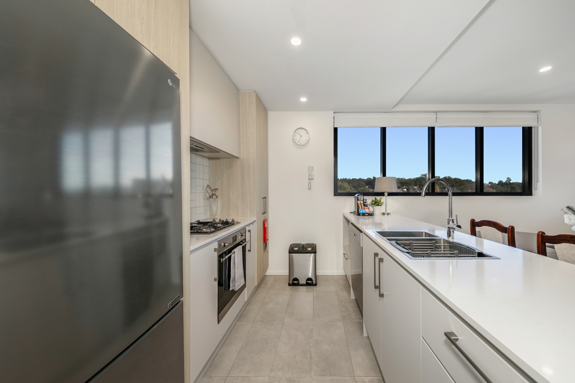 63/11 Irving Street — photo 7 of 24