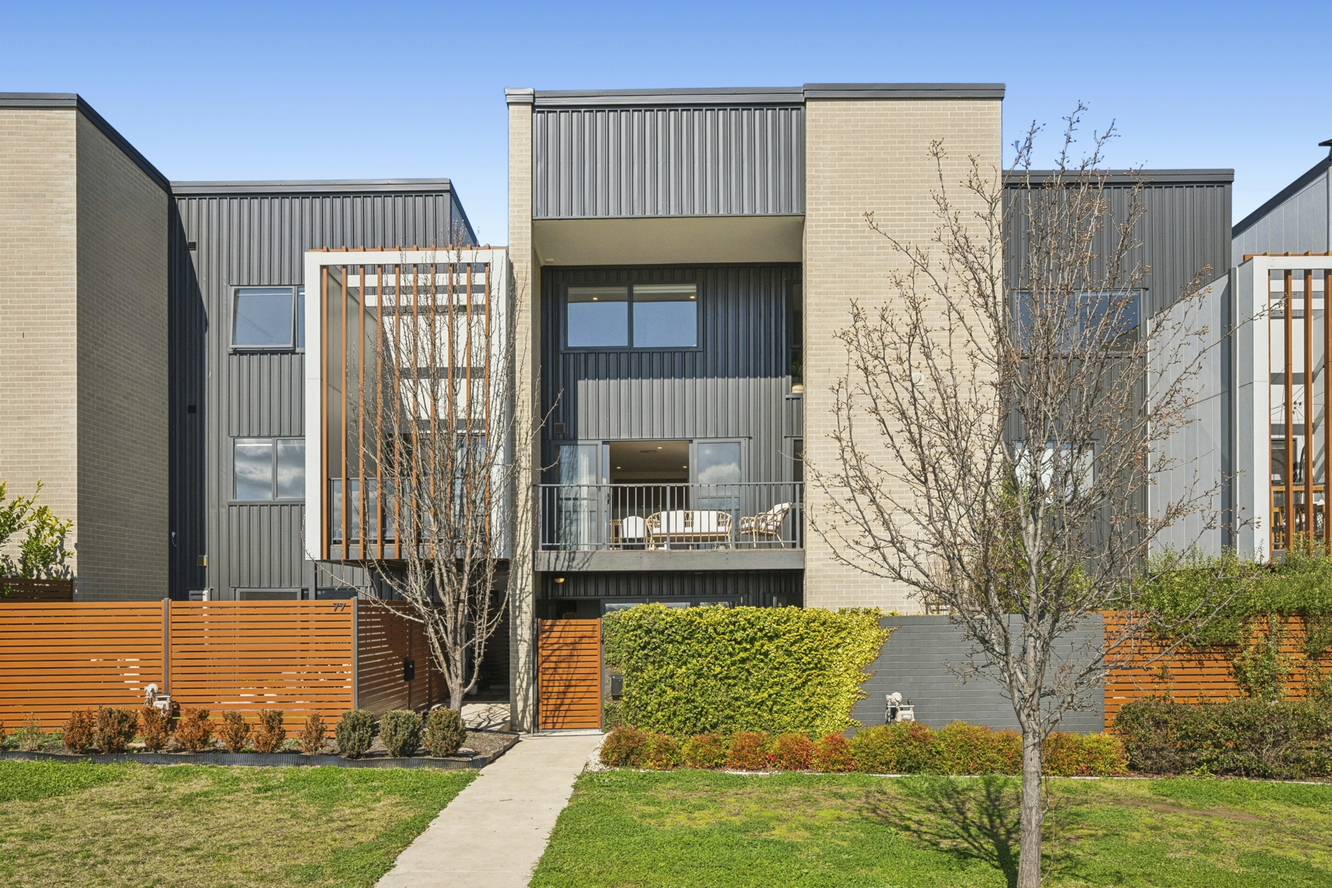 79 Holborow Avenue — photo 3 of 30
