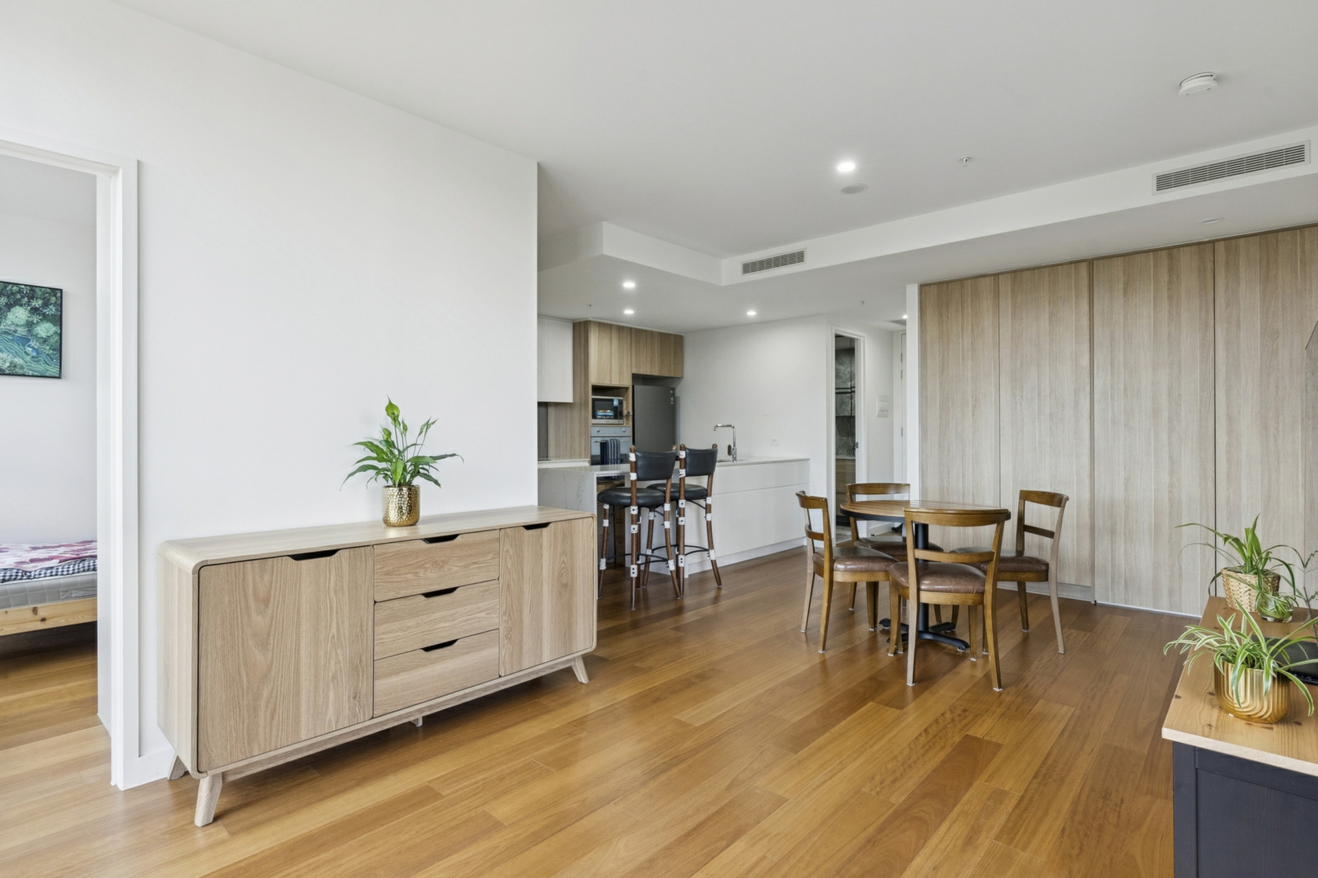 320/45 Ainslie Avenue — photo 9 of 21