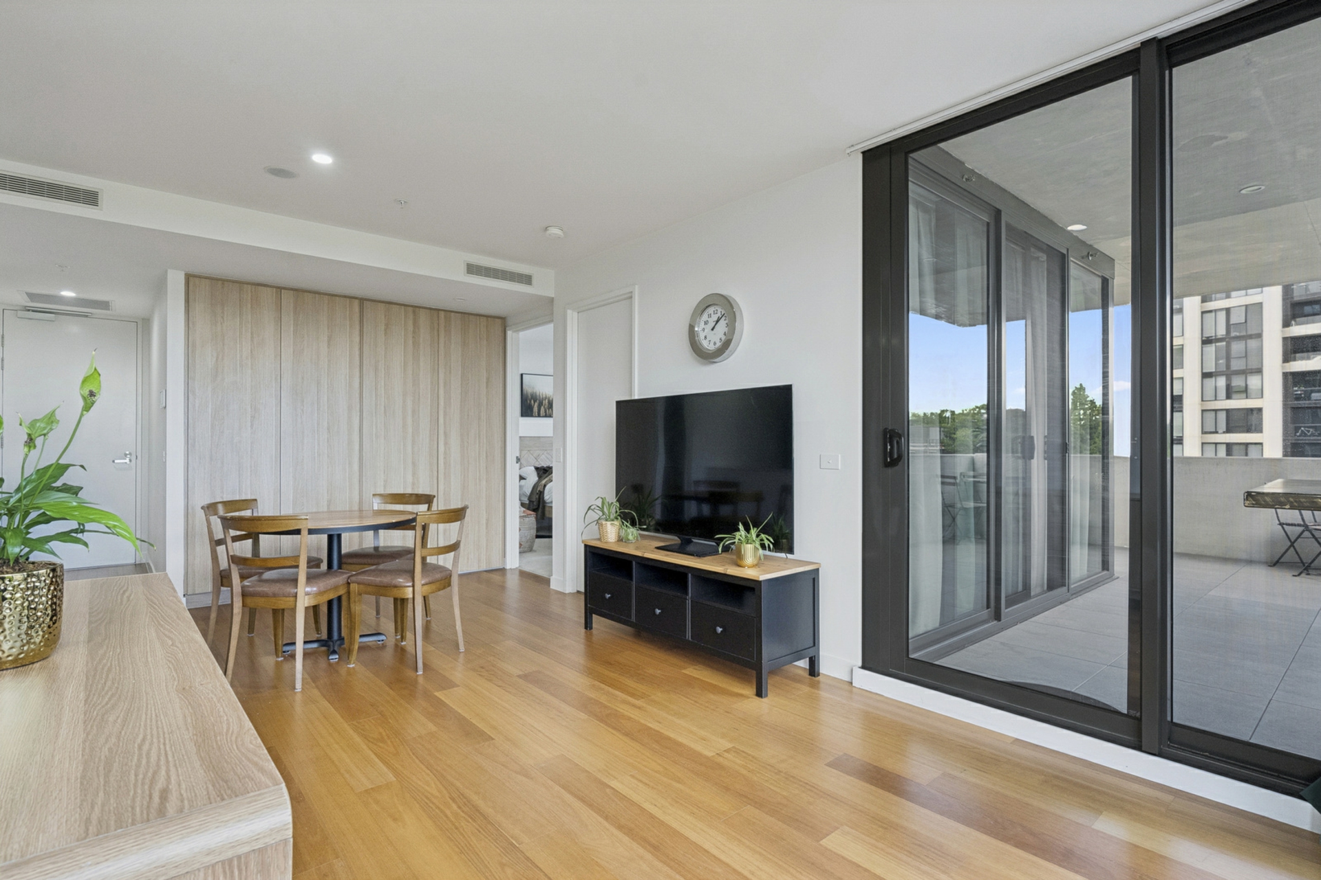 320/45 Ainslie Avenue — photo 10 of 21