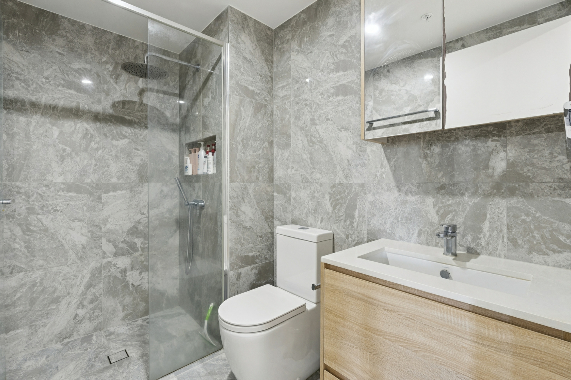 320/45 Ainslie Avenue — photo 16 of 21