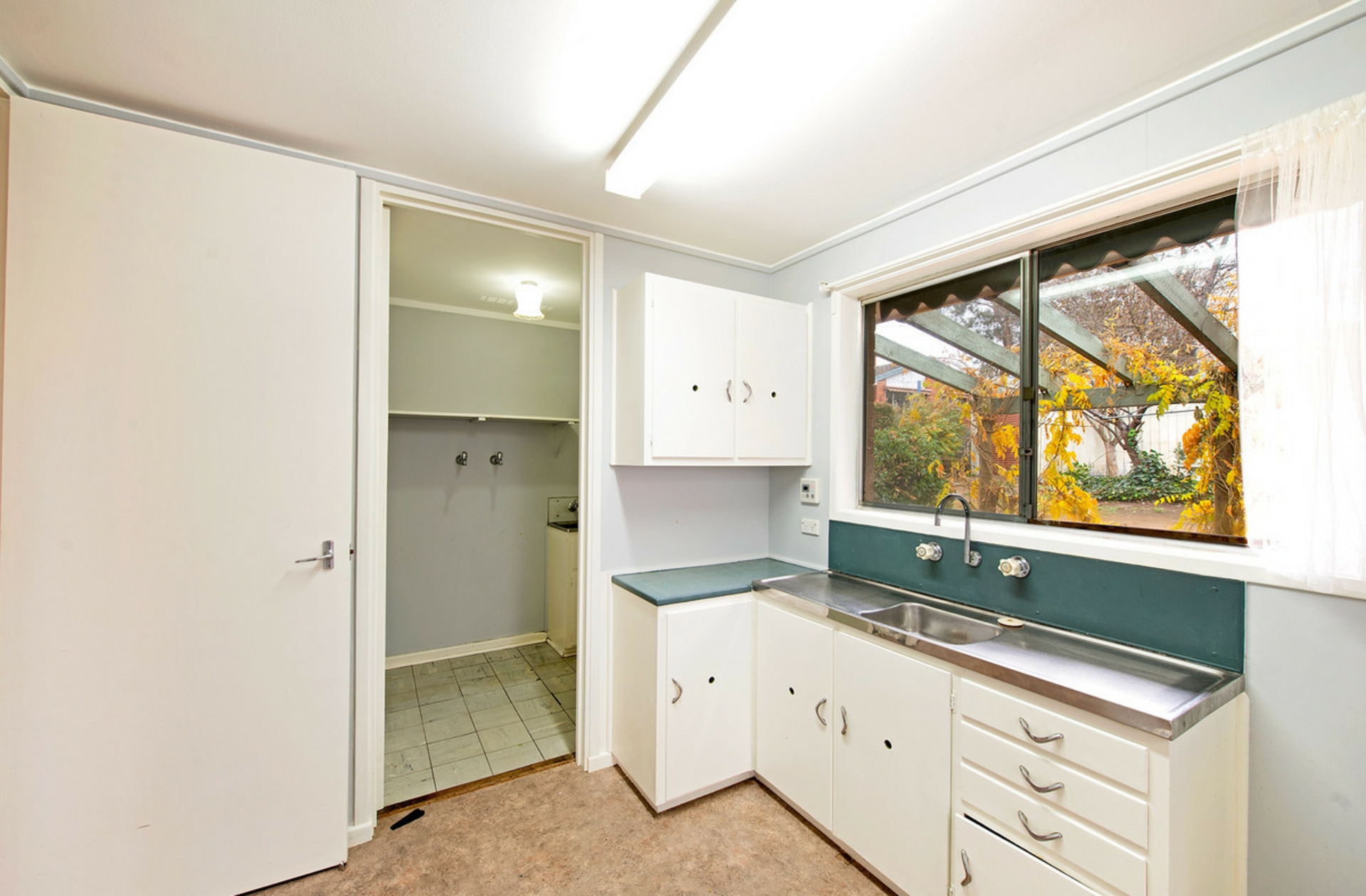 10 Bennelong Crescent — photo 2 of 14