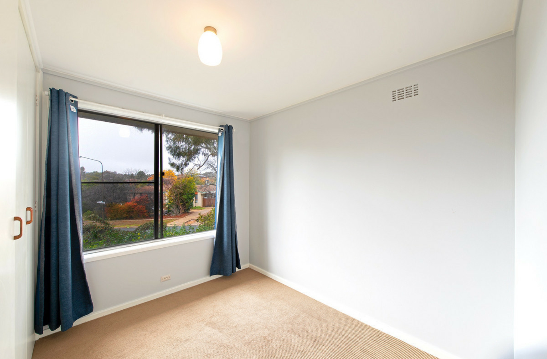 10 Bennelong Crescent — photo 9 of 14