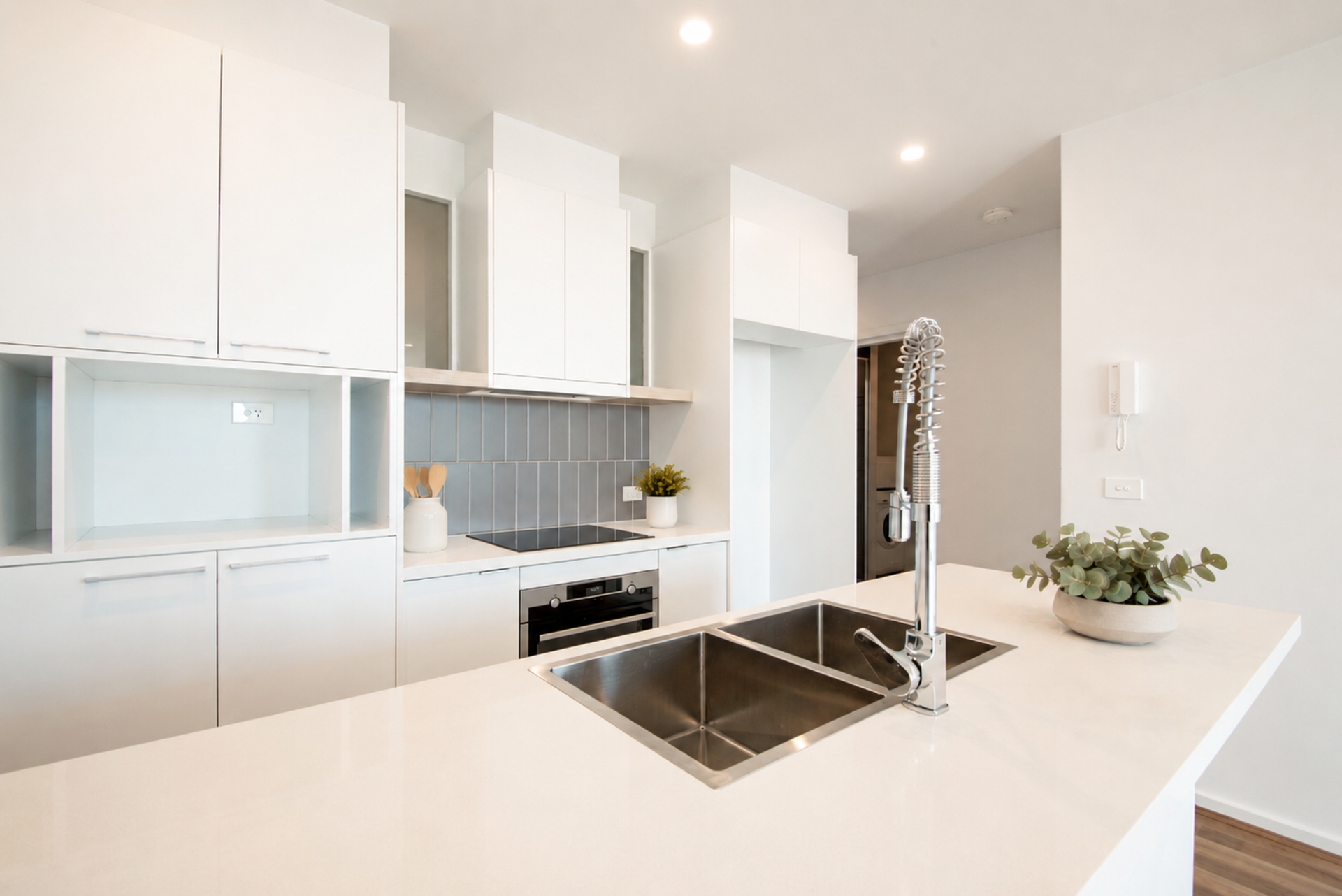 506/8 Gribble Street — photo 3 of 9