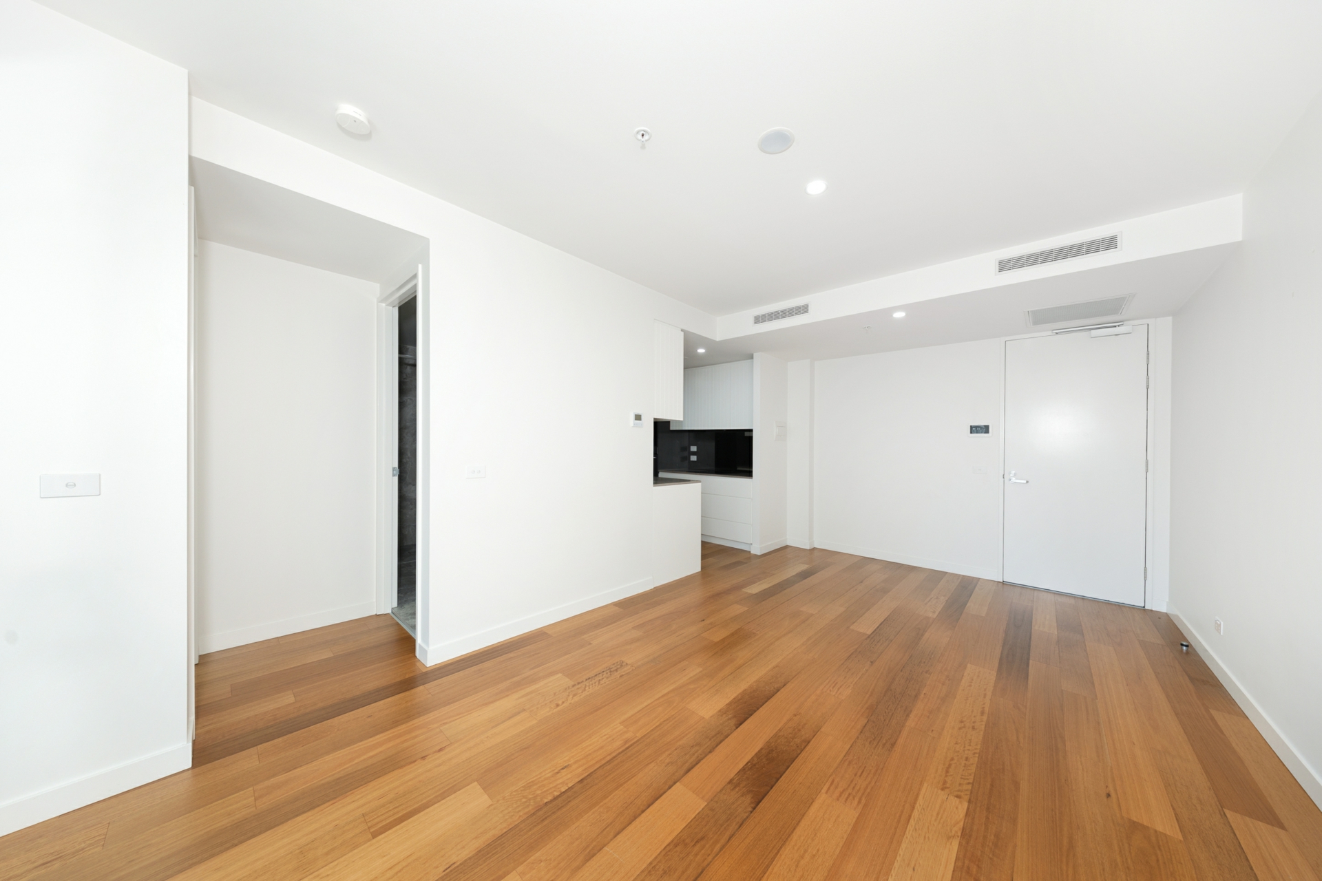 405/2 Batman Street — photo 2 of 16