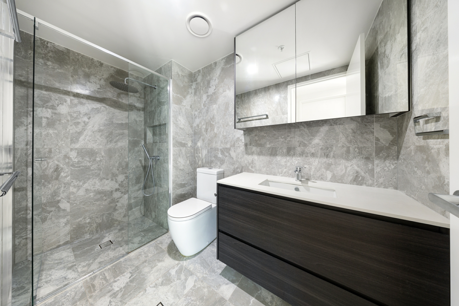405/2 Batman Street — photo 3 of 16